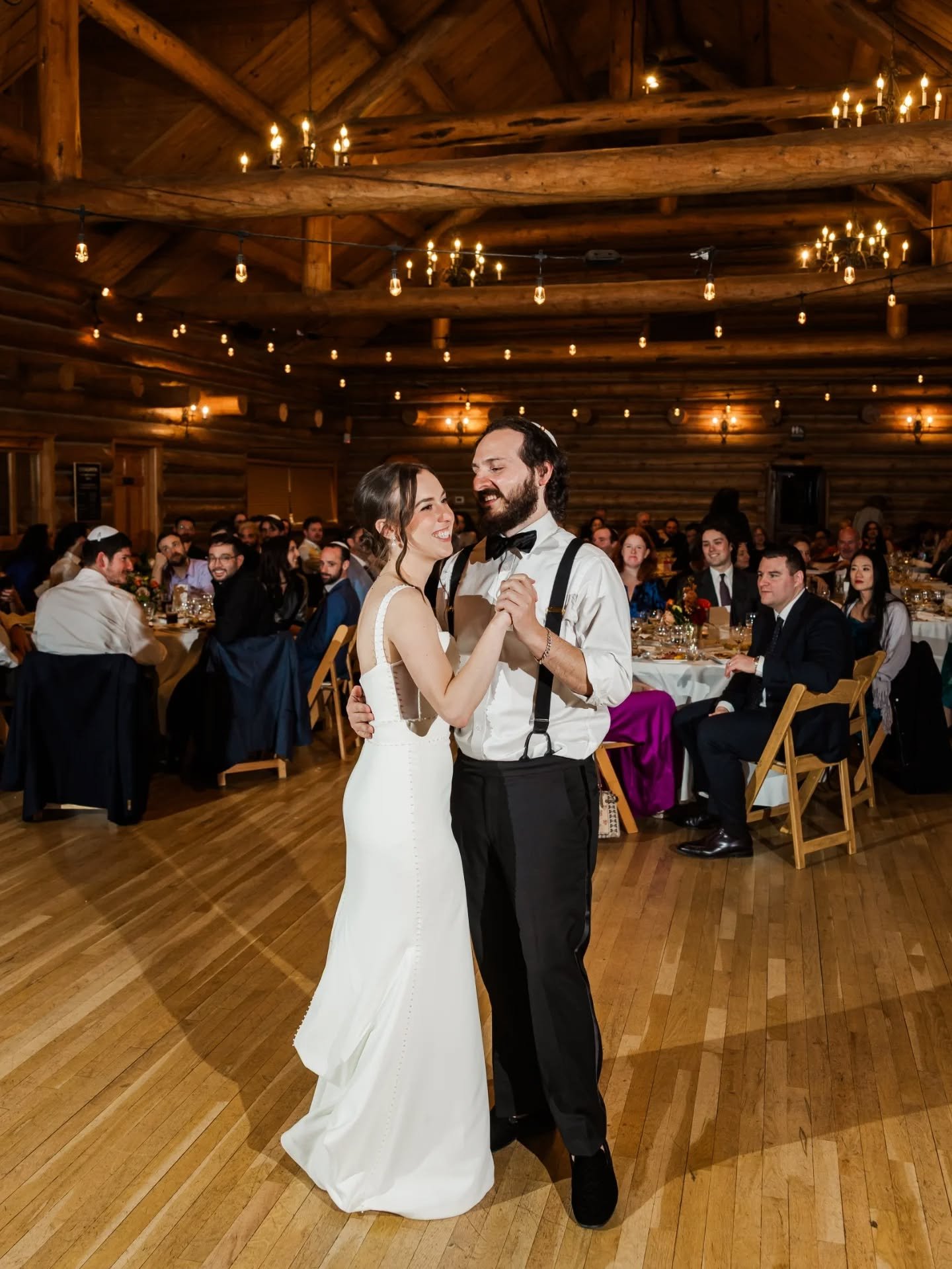Some reception moments from Mayya and Joshua's wedding at @evergreenlakehouse 🤩

It was my last wedding of 2025, and we really went out on a high note thanks to the immaculate vibes curated by @hellowanderbeats alllll night long! 
.
.
.
.
.
.
.
#col