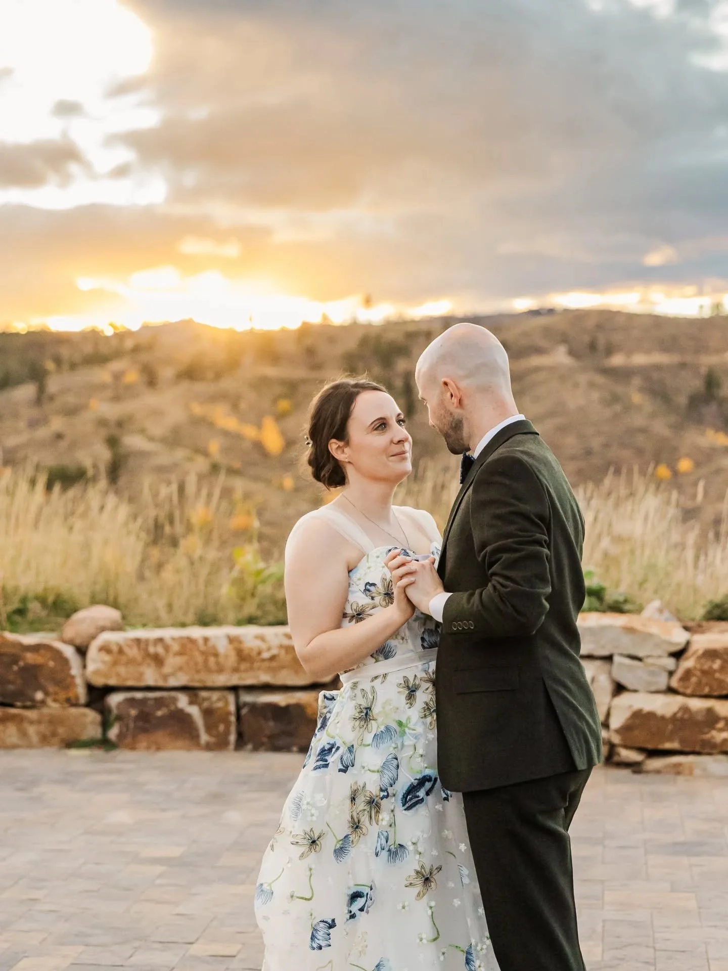 What if....you had your first dance outside as the sun sets behind the mountains, surrounded by your loved ones, with the aspens glowing in the background? 

Just an idea. 😌

If that does sound like your vibe, I have a feeling @pikespeakranch might 