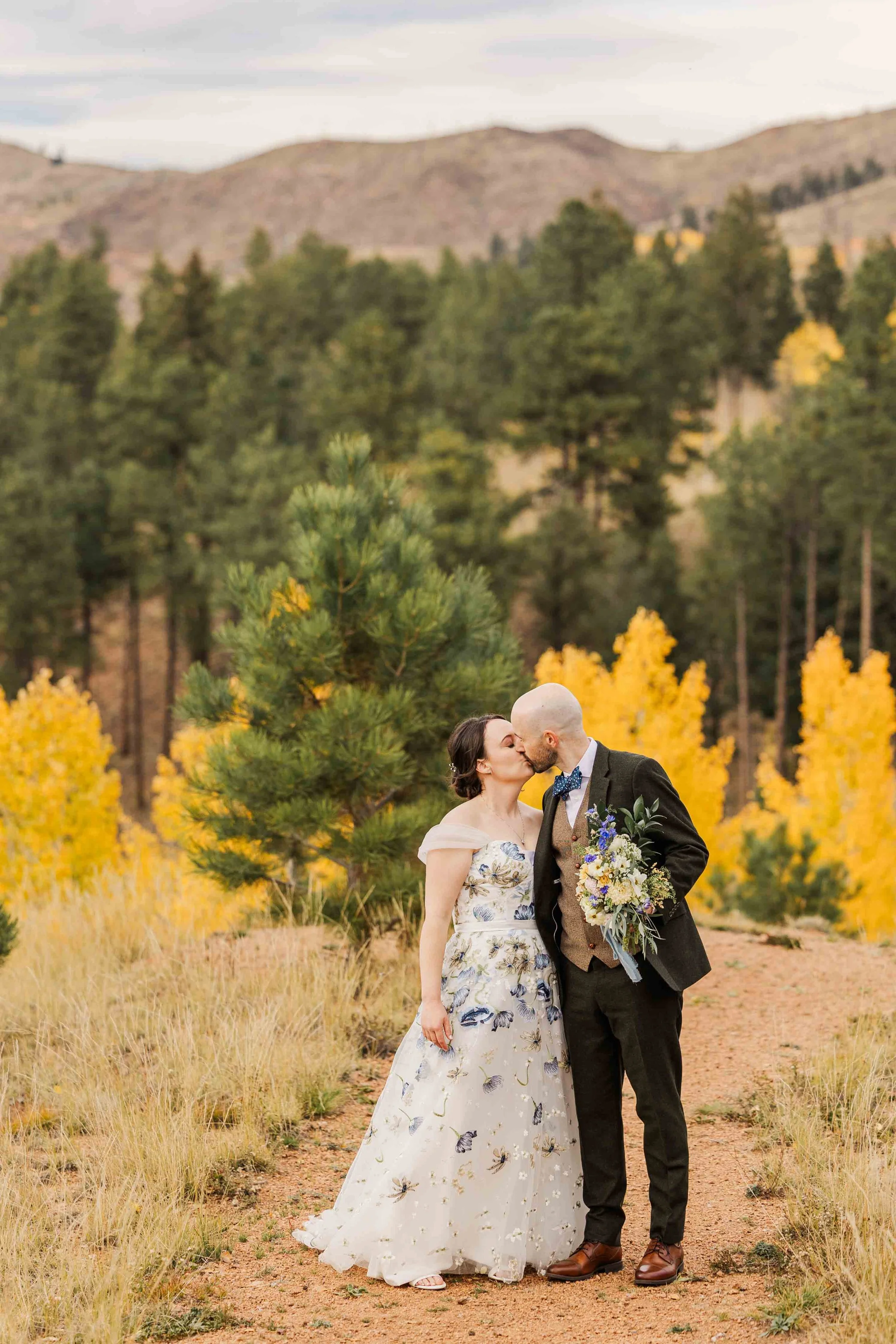 35_fall-wedding-portraits-colorado-springs.jpg