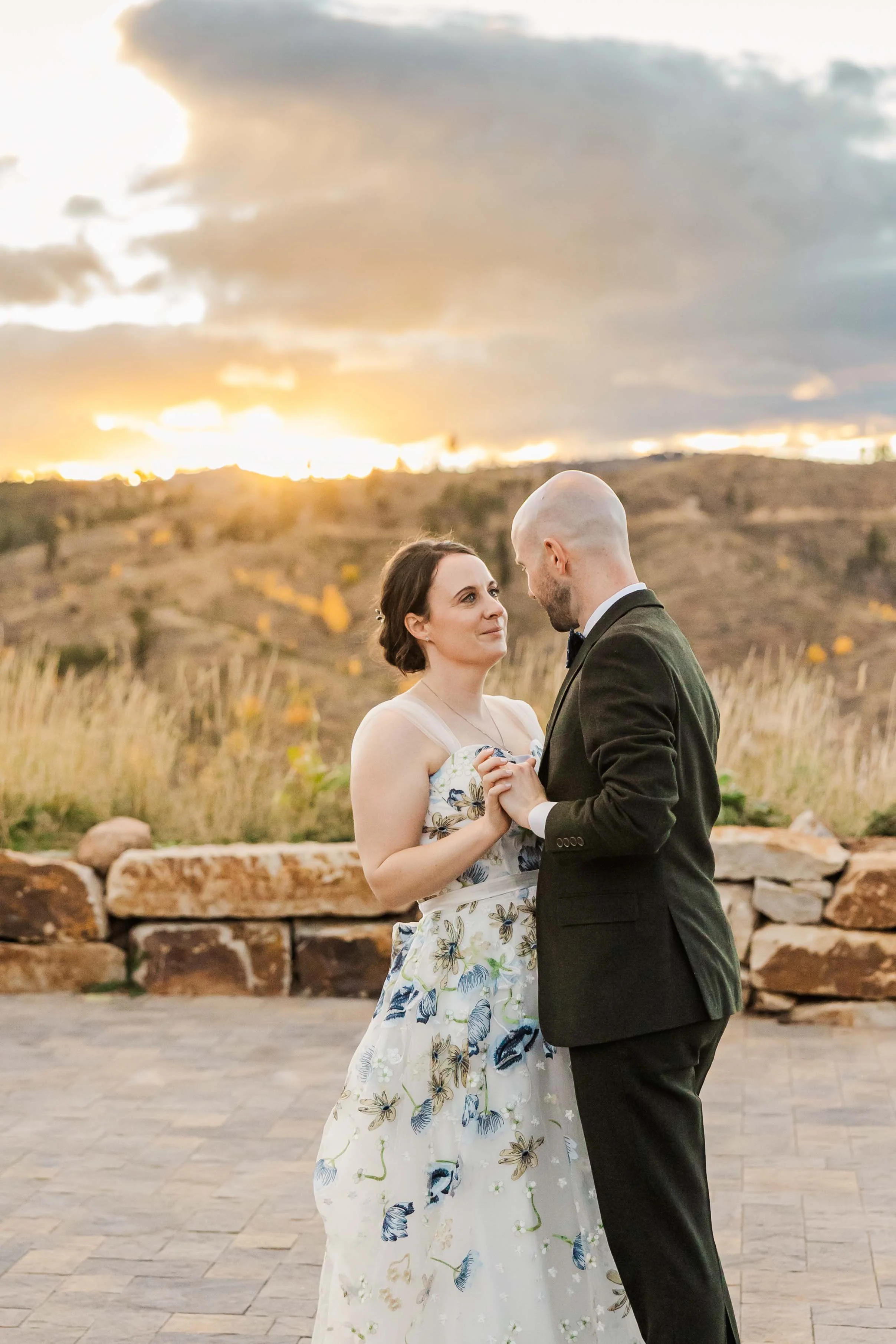 46_outdoor-sunset-wedding-reception-pikes-peak-ranch-colorado-springs.jpg