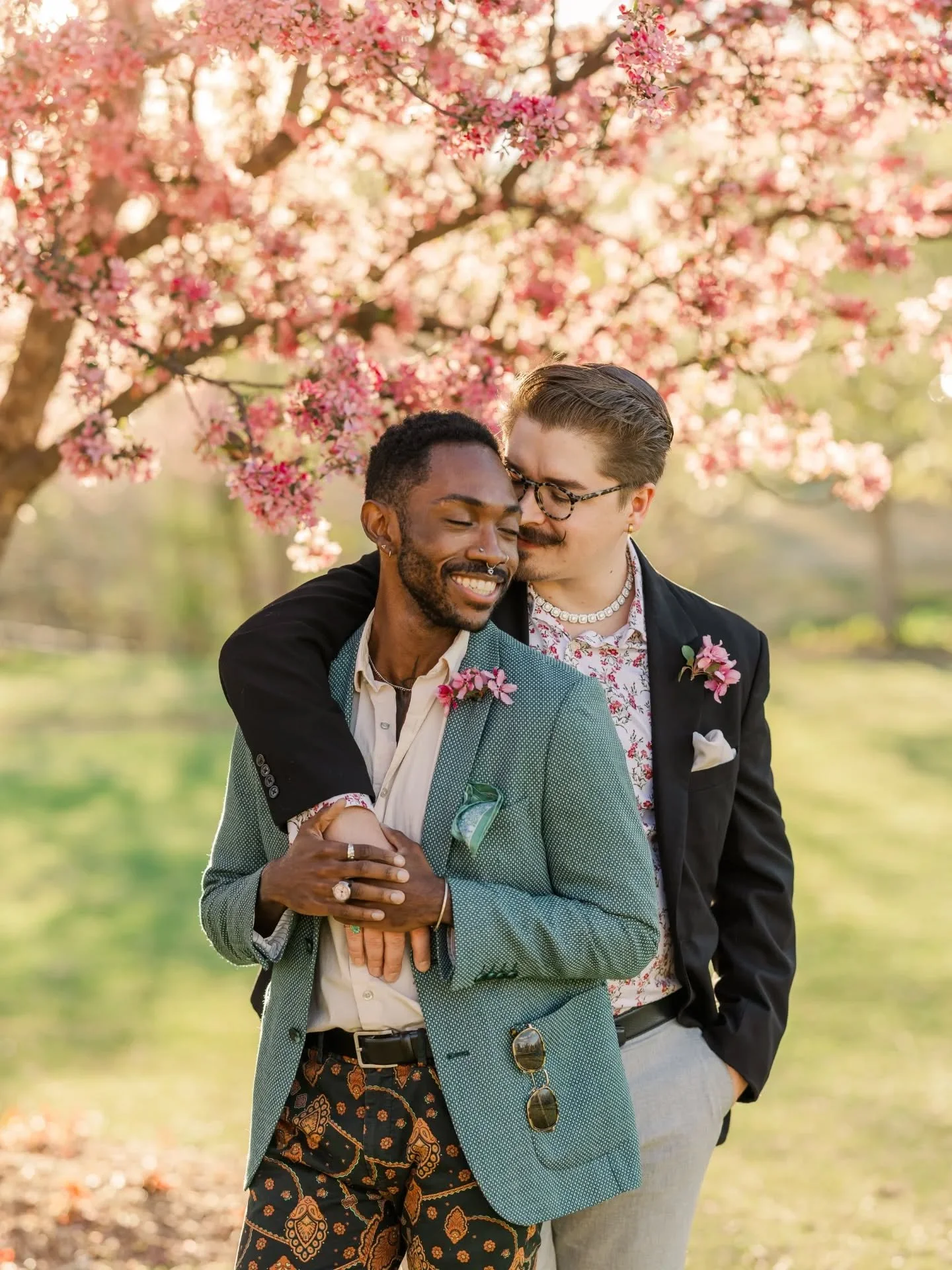 🌸 Spring blossoms w my faves!!! 🌸

Ever since we bought our townhouse a year ago, I knew about the insanely beautiful blossoms we have just steps from our door! When they started popping early this year, I just knew I had to capture them with a cut