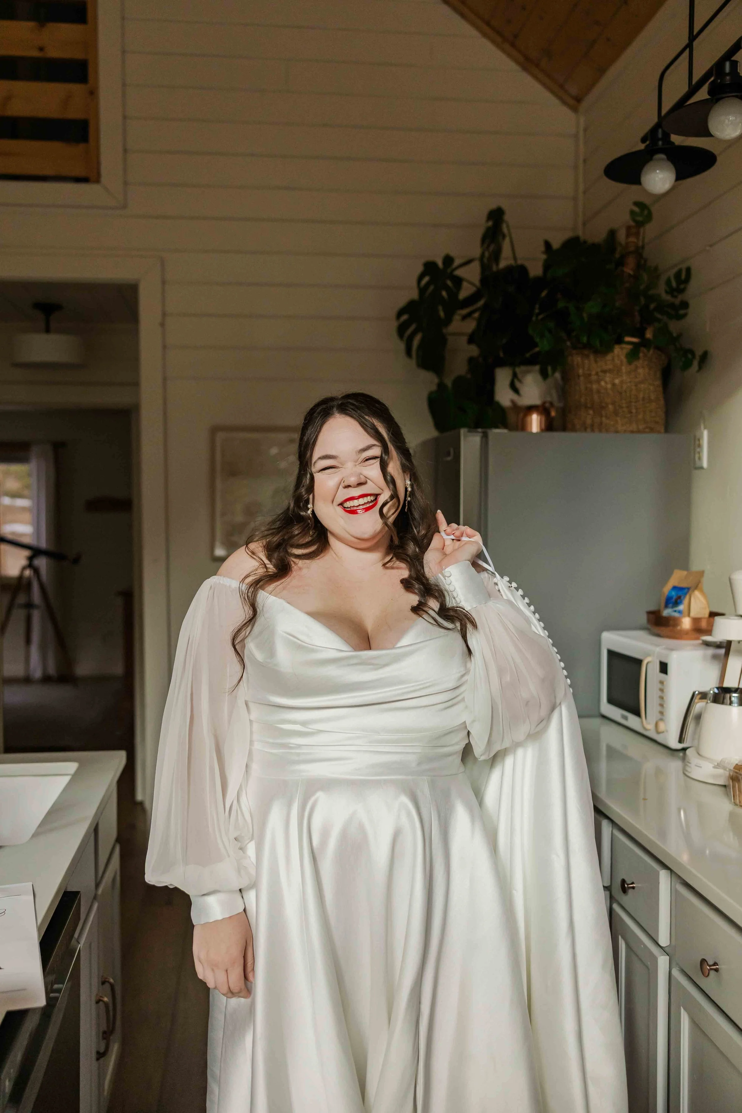 18_full-sun-bridal-portrait-satin-wedding-dress.jpg