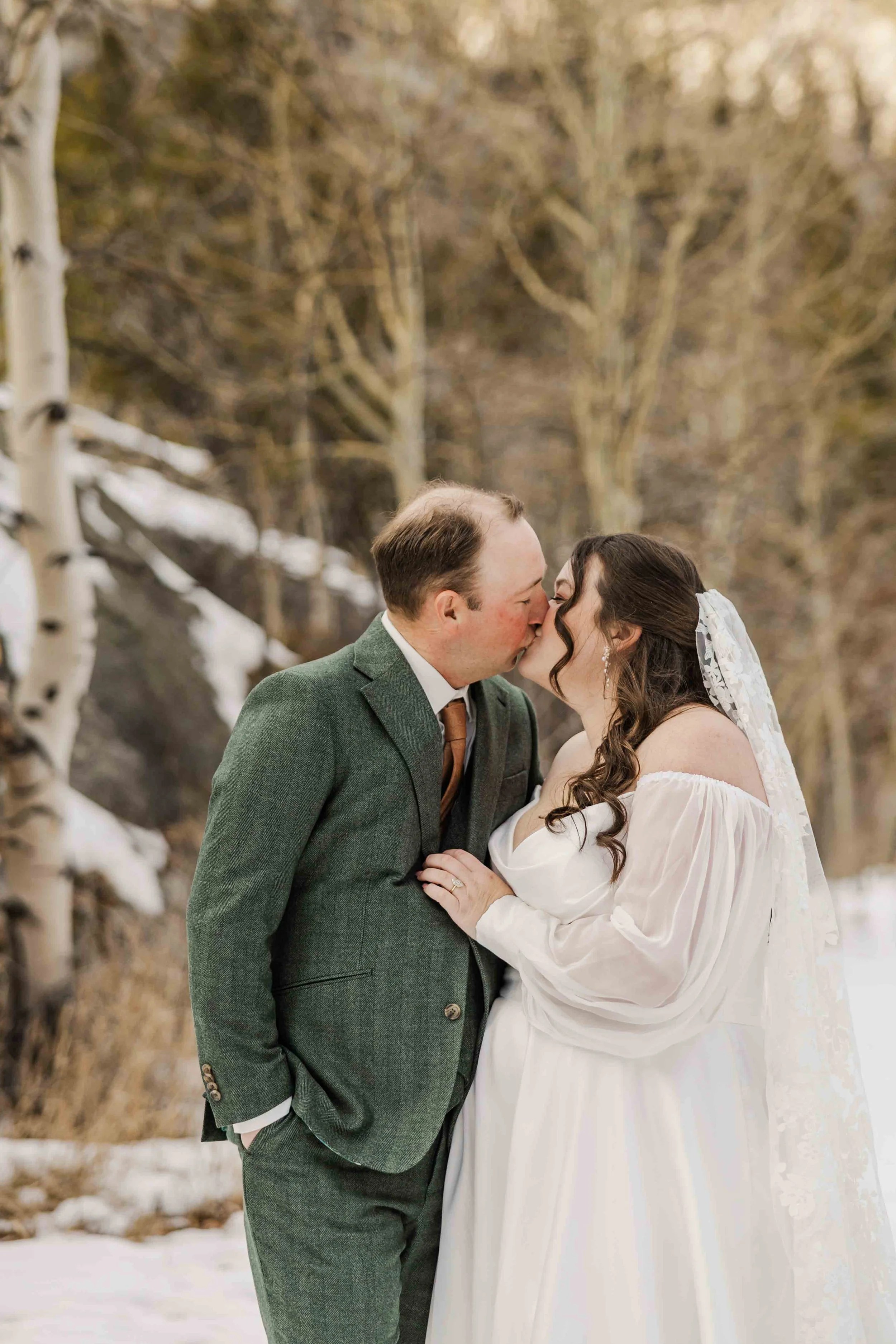 33_Winter-elopement-in-alpenglow-cabin-twin-lakes.jpg