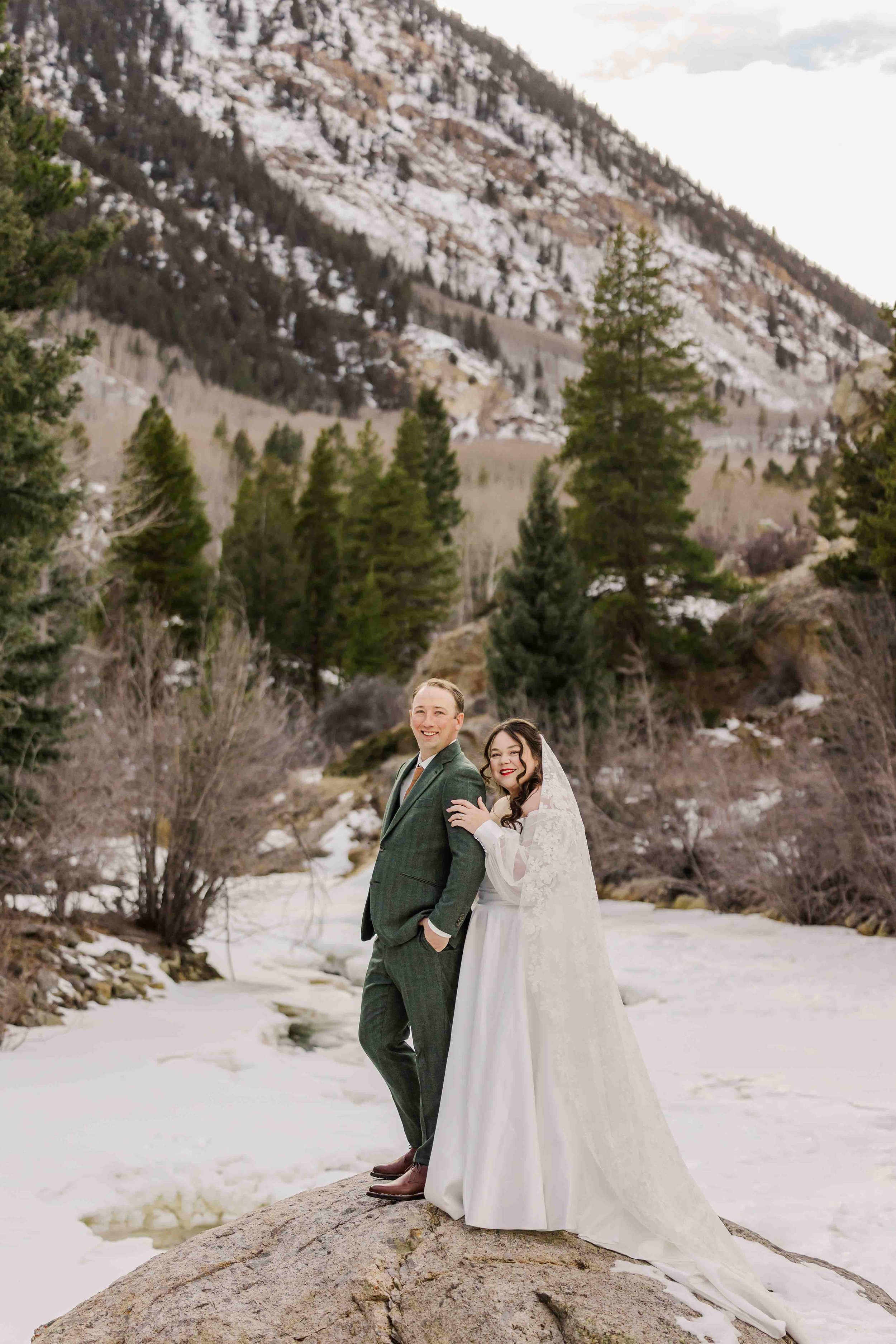 40_colorado-winter-mountain-elopement.jpg