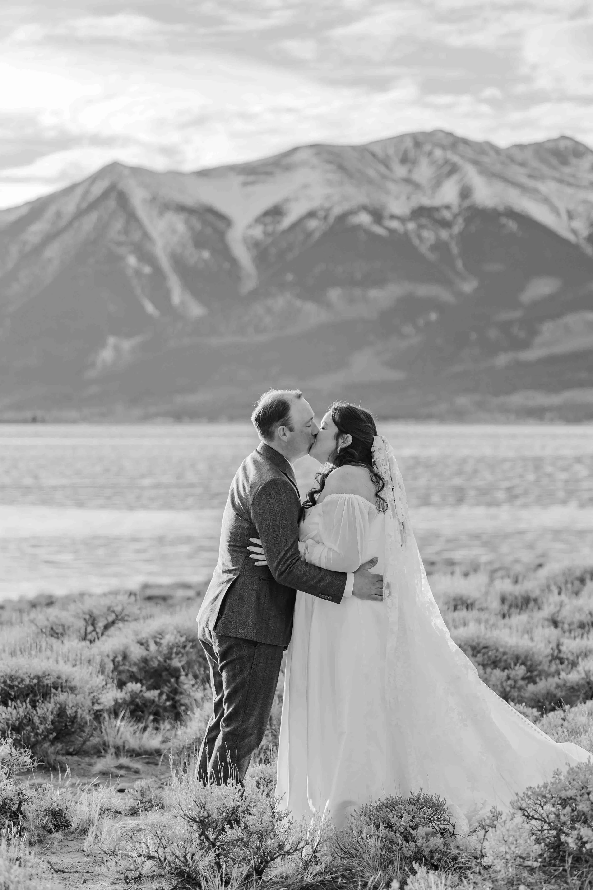 50_alpenglow-cabin-twin-lakes-elopement.jpg