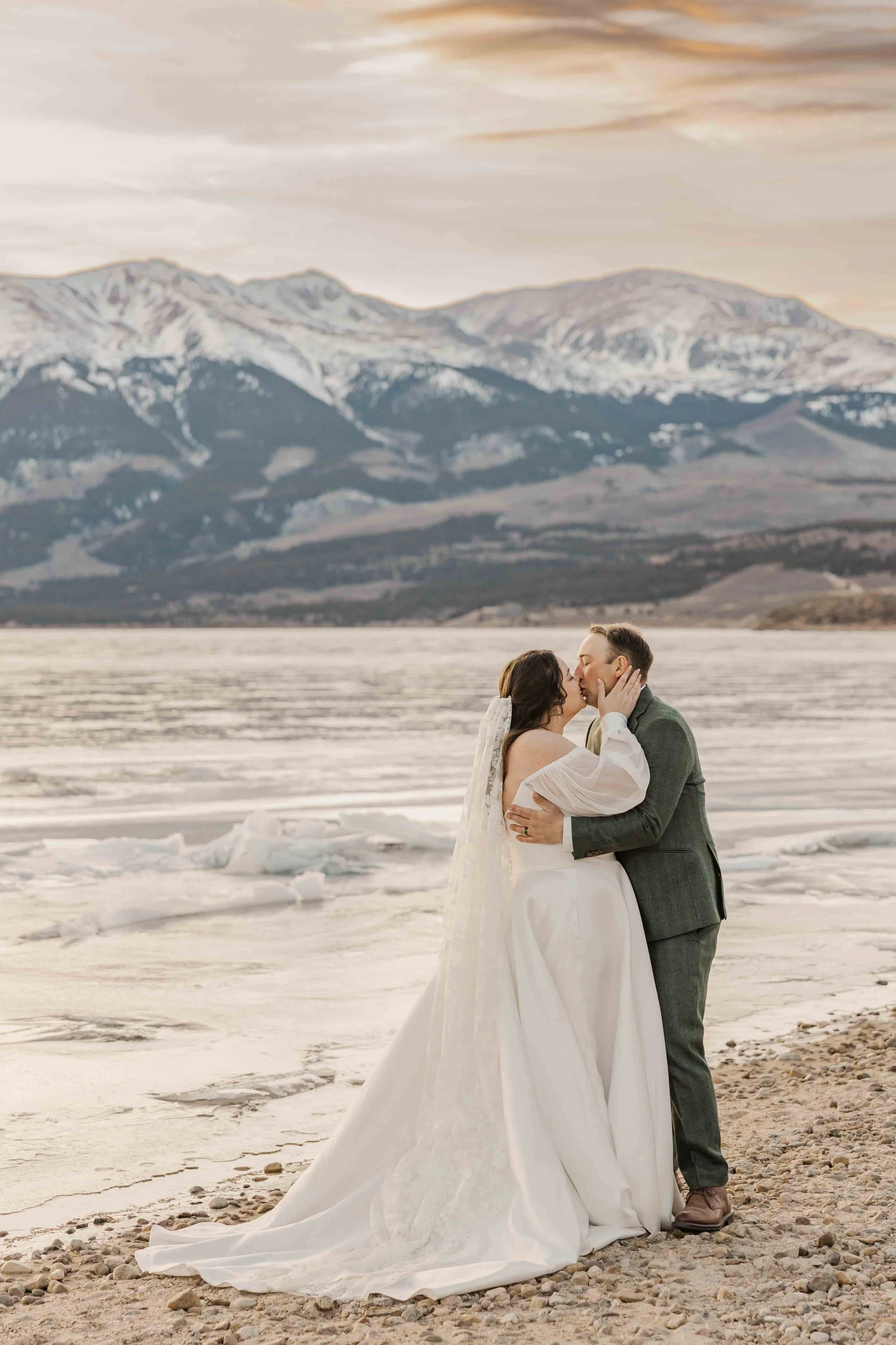 68_couple-kisses-during-sunset-twin-lakes-colorado.jpg