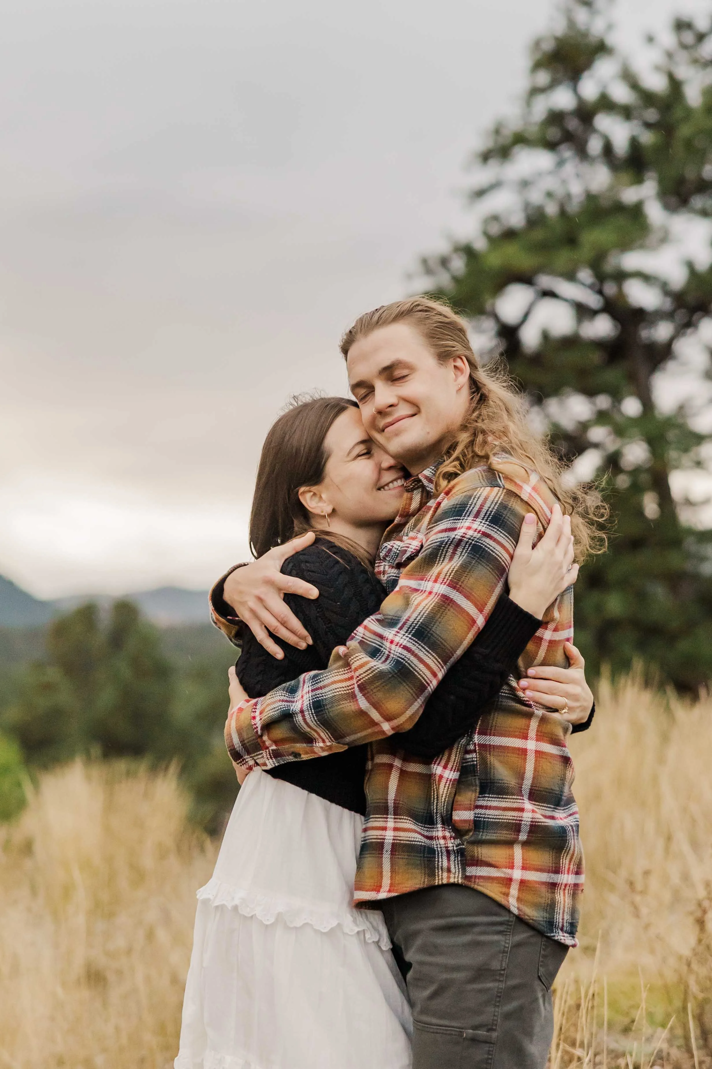 12_hiking-engagement-session-colorado.jpg