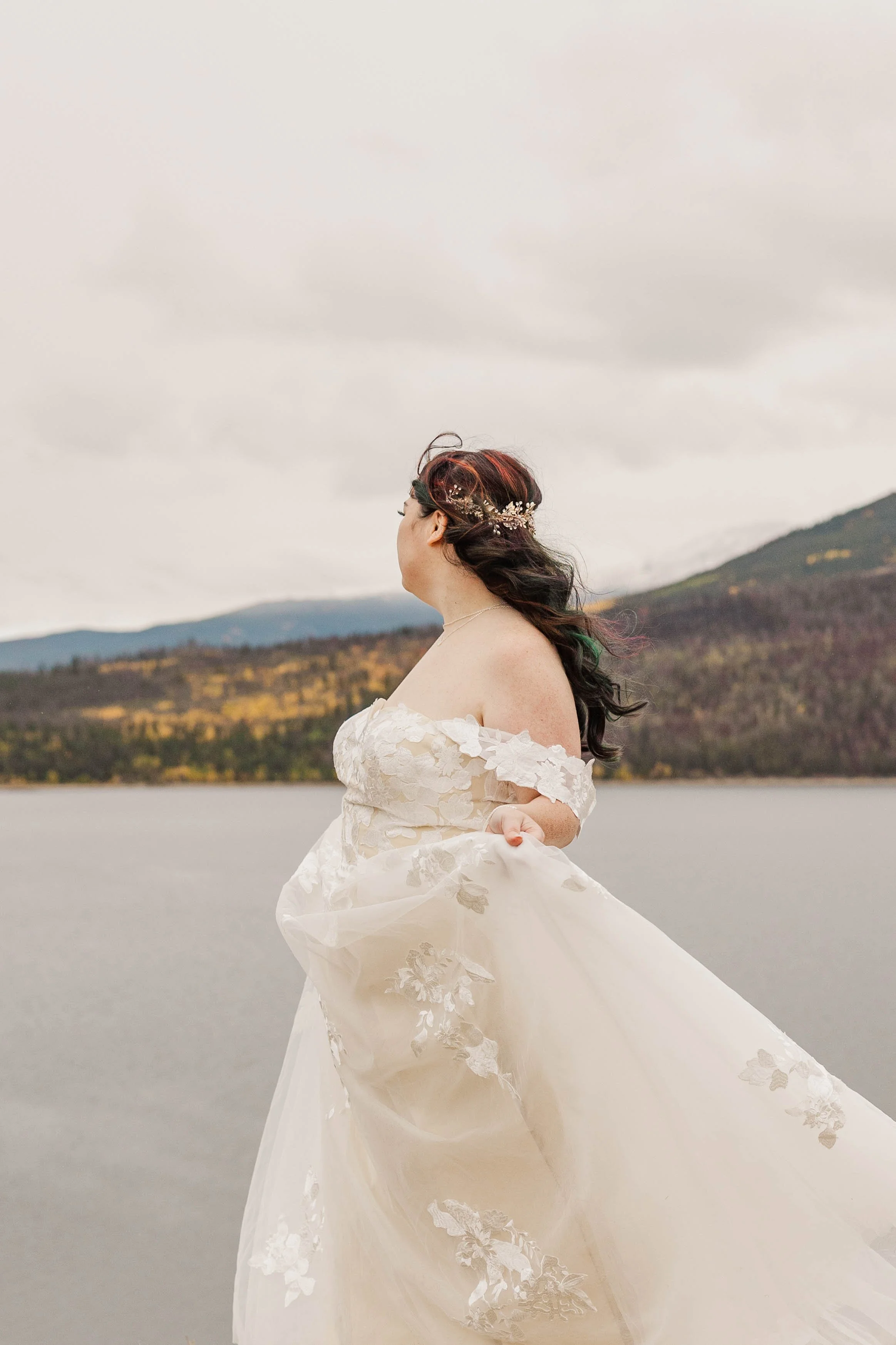 36-bridal-portraits-in-colorado-mountains.jpg