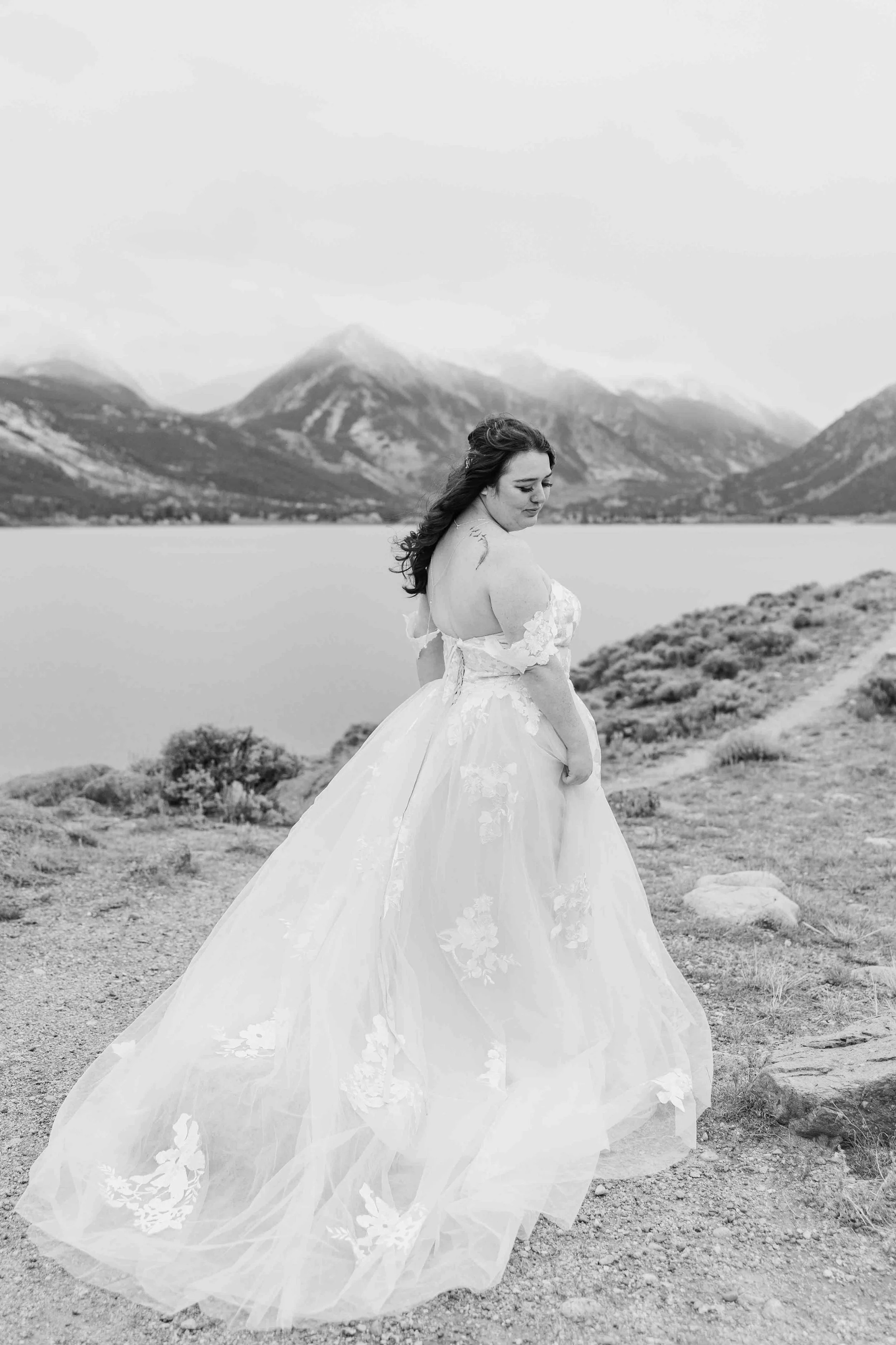 37-adventure-elopement-dress-inspiration.jpg
