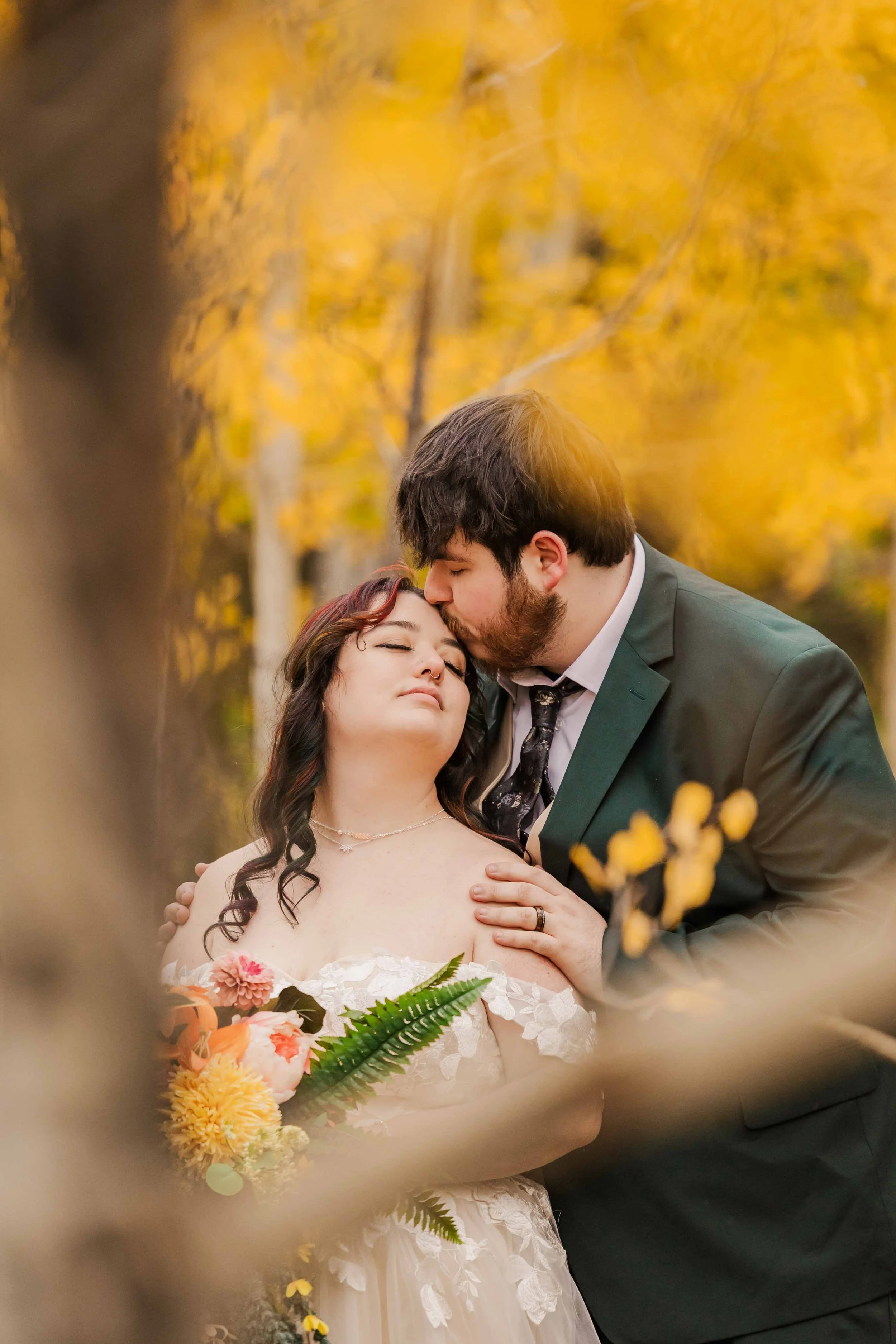45-fall-elopement-portraits-golden-aspens.jpg