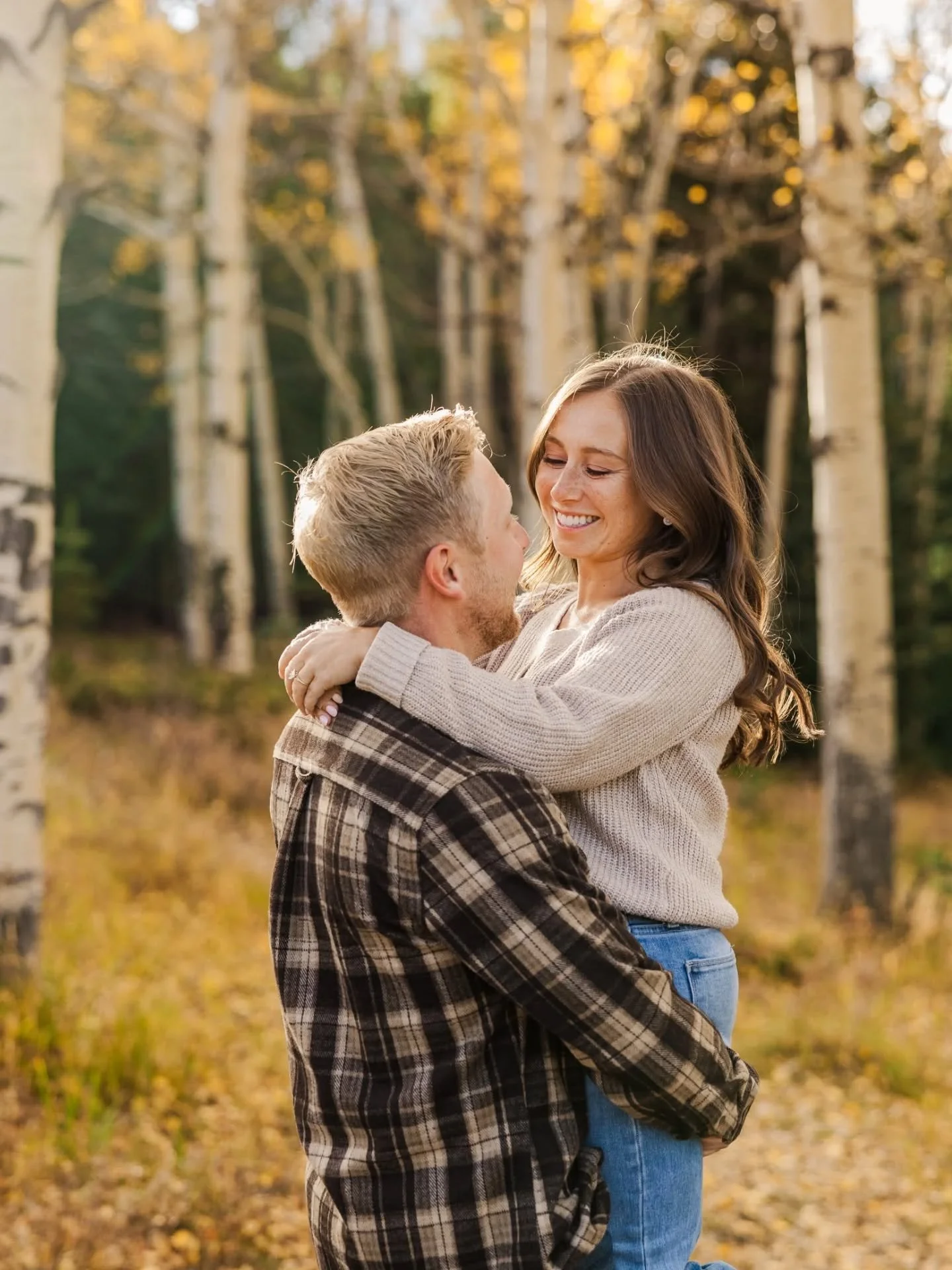 Annie and Joe's fall engagement sesh is up on my blog!! If you're wanting fall engagement photos in Colorado, this blog has all the inspiration you need! 🤩

Fall is one of the most popular times for engagement photos and proposals in Colorado. The d