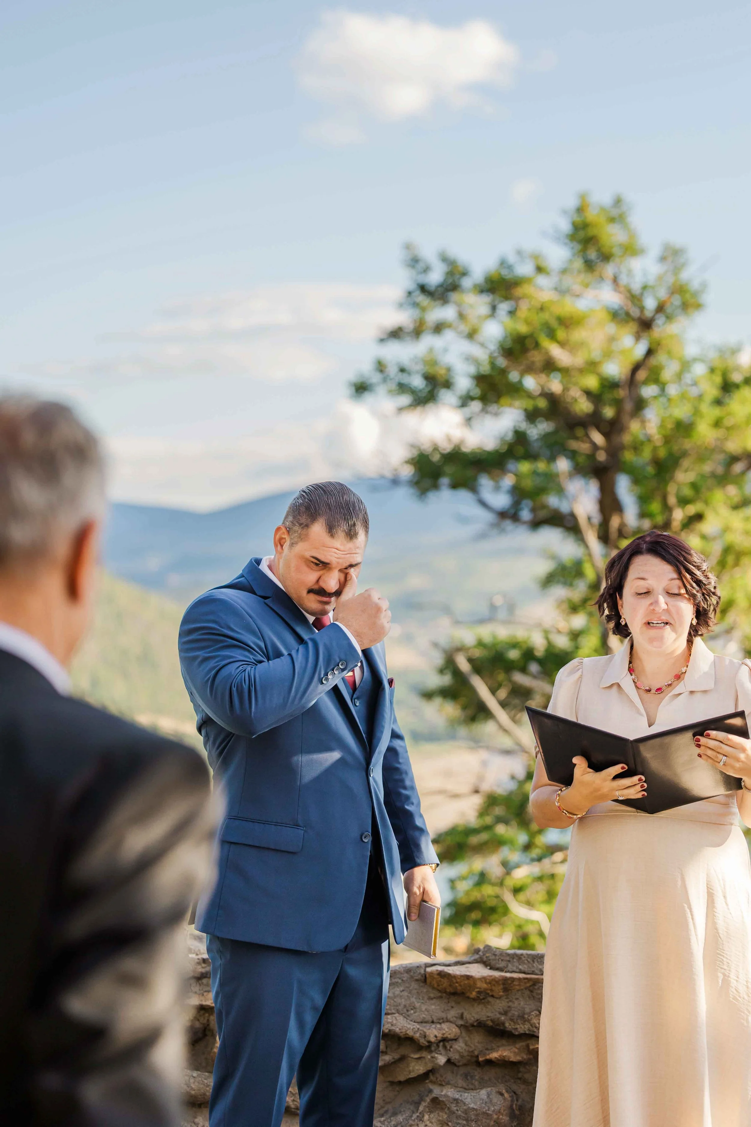 16_outdoor-wedding-ceremony-space-sapphire-point-overlook.jpg