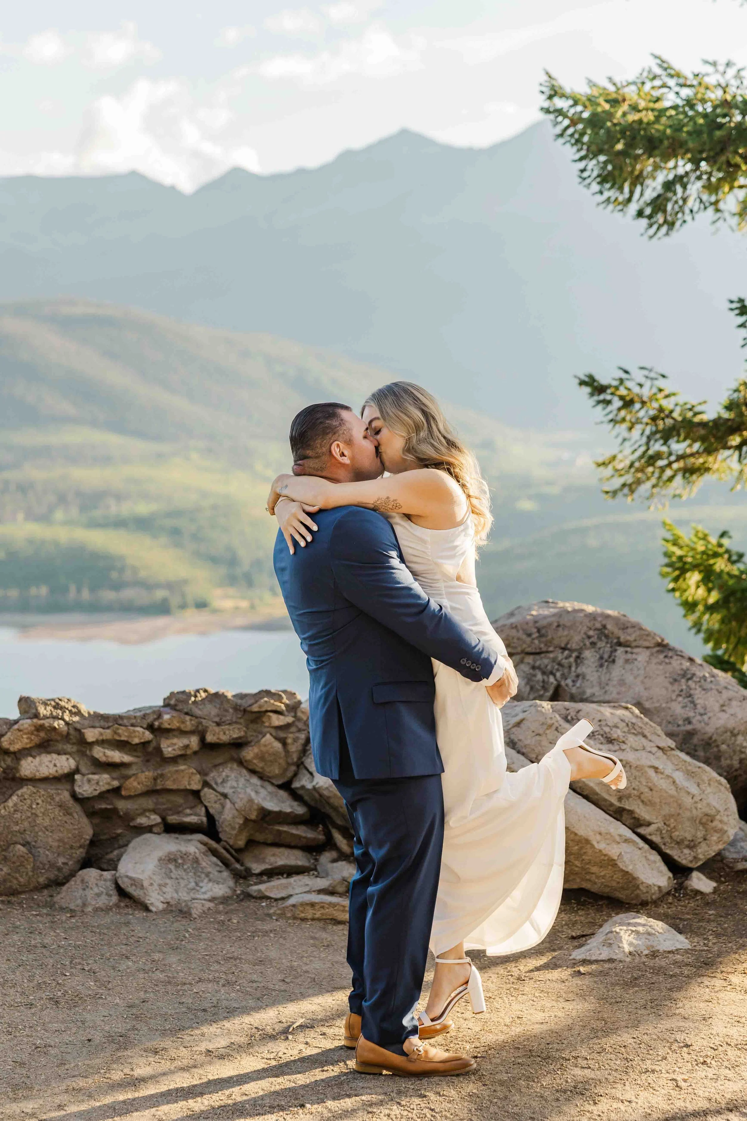23_sapphire-point-overlook-summer-wedding.jpg