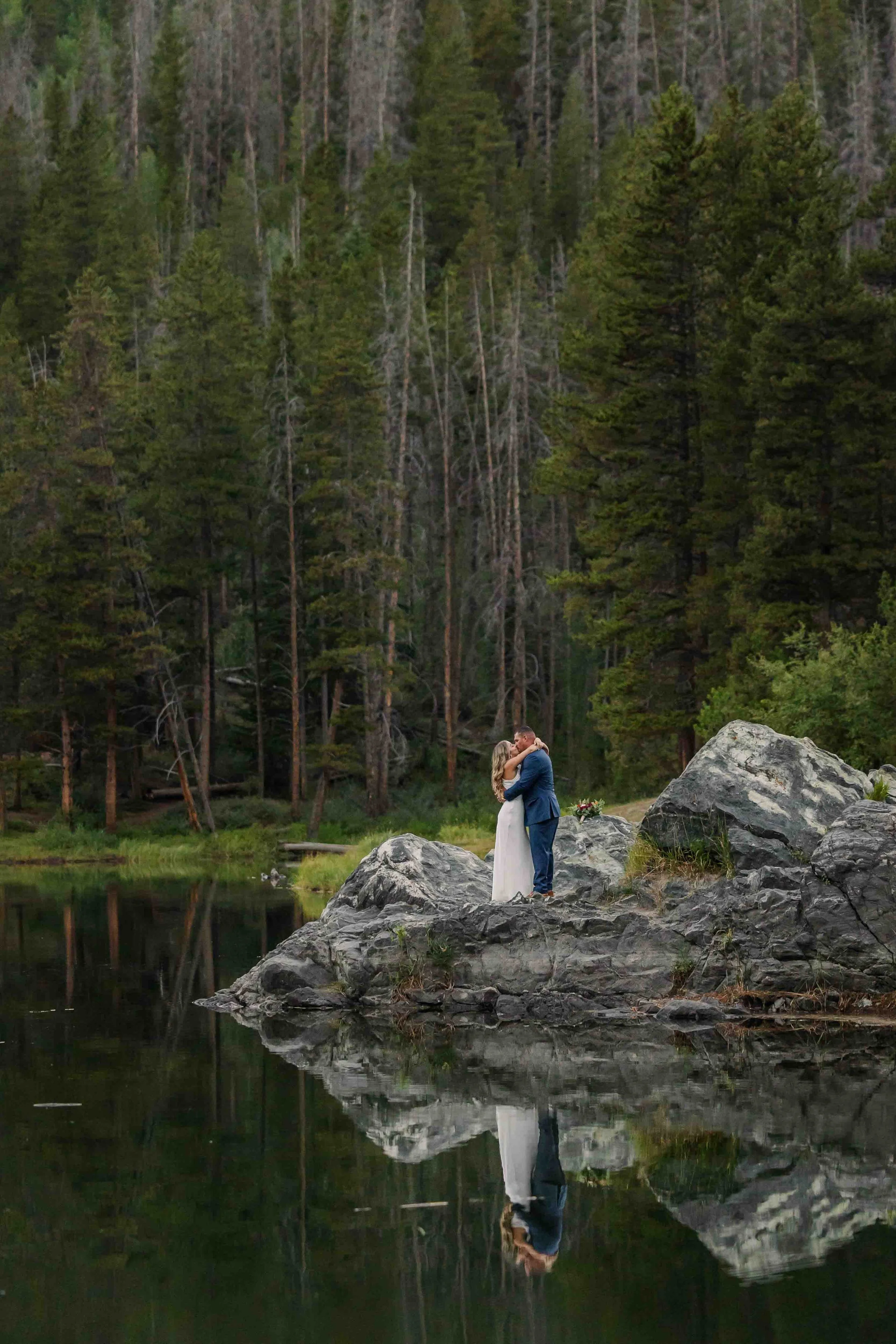 43_colorado-wedding-portraits-sapphire-point-overlook.jpg