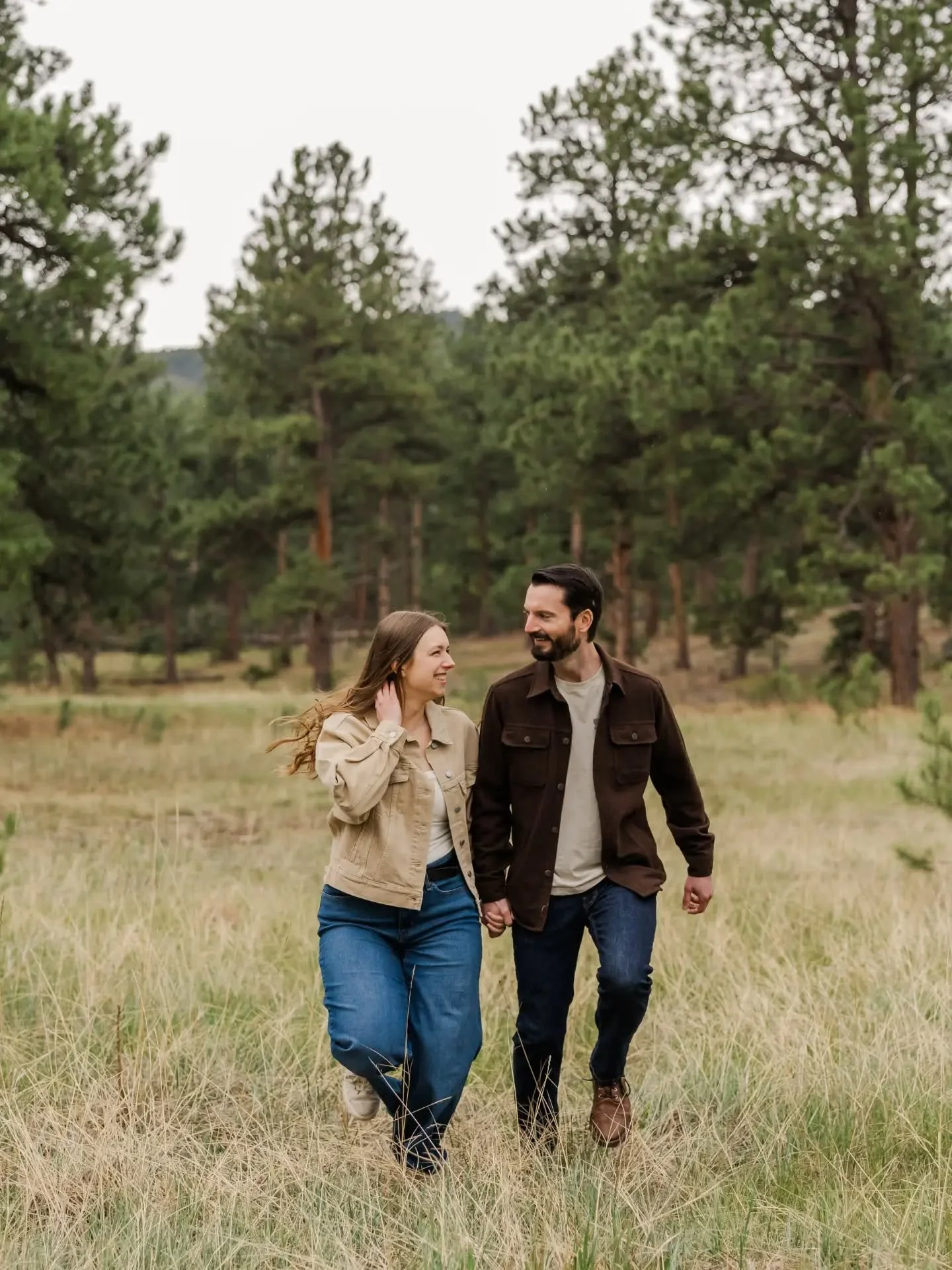 Colorado gave us some moody vibes for this engagement sesh!! 🤩

I personally love a little drizzle of rain during an engagement session, elopement, or wedding. It just feels so romantic and ethereal!!
.
.
.
.
.
.
.
#coloradoengagementphotos #colorad