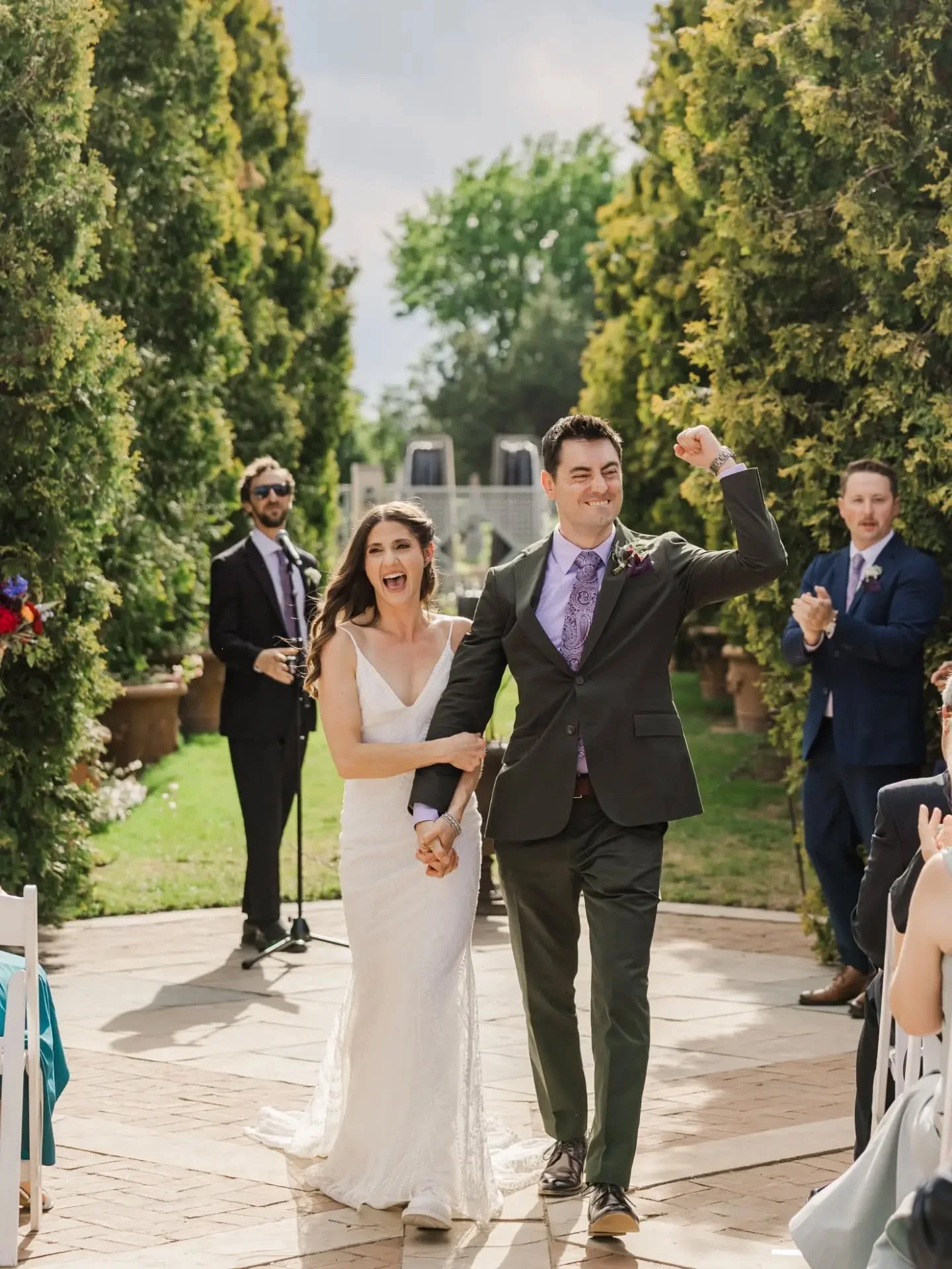 Karl and Sofia had an absolutely stunningggggg wedding day that was the perfect start to the summer wedding season 😍

The Romantic Gardens at the Denver Botanic Gardens made for the perfect summer wedding venue; the flowers were in bloom, the sun wa