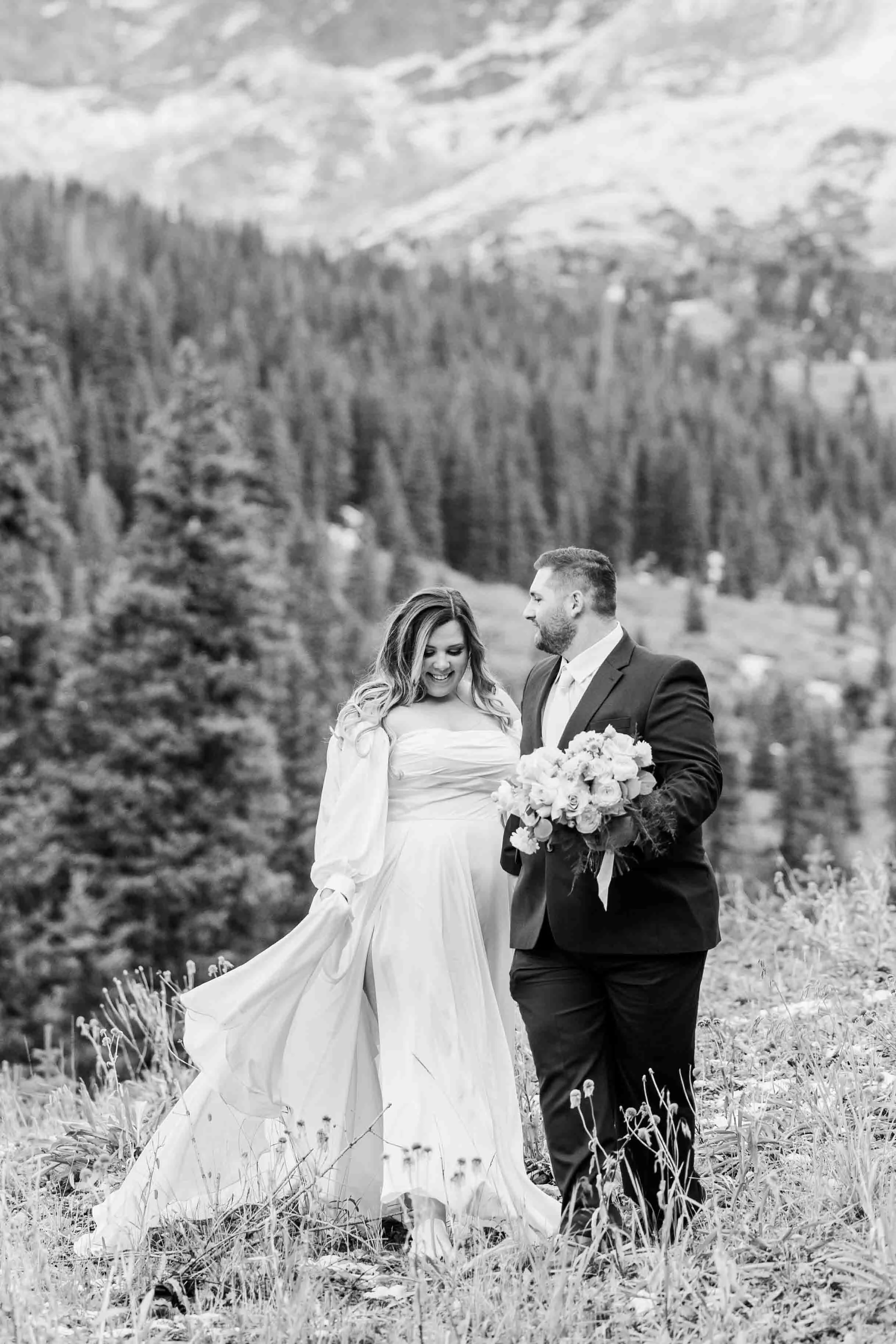 16_elegant-elopement-in-colorado-mountains.jpg