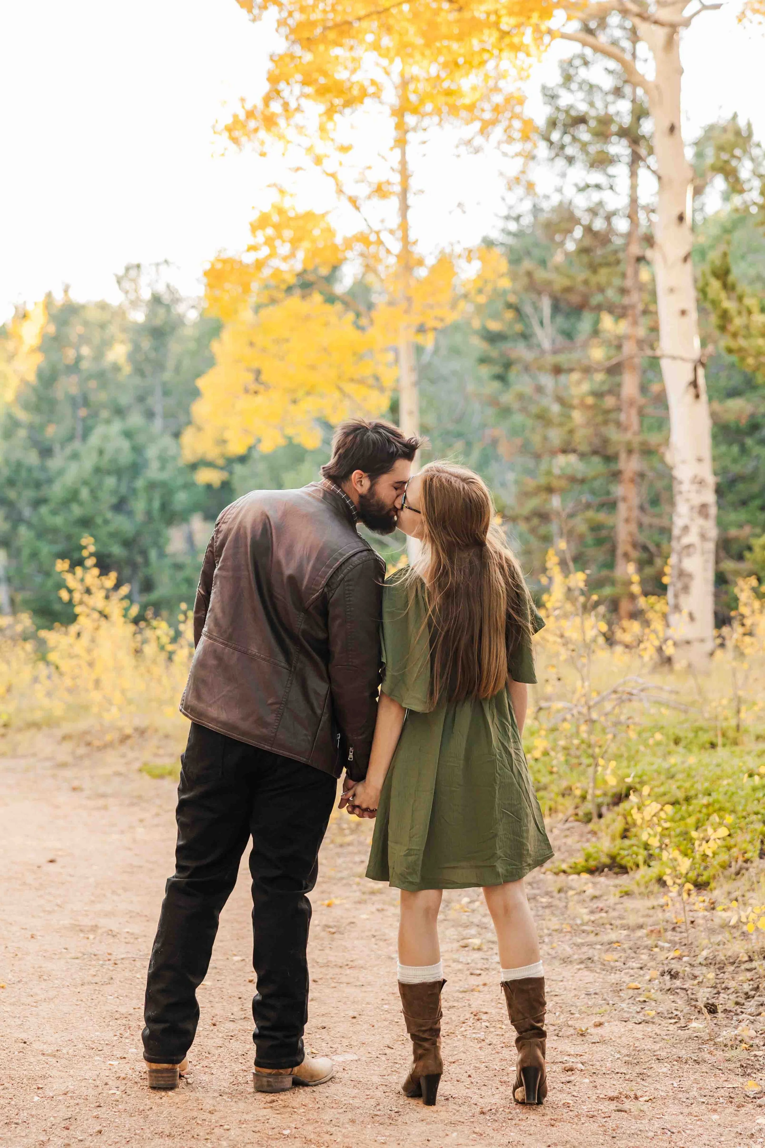 03_colorado-fall-engagement-photos-3.jpg