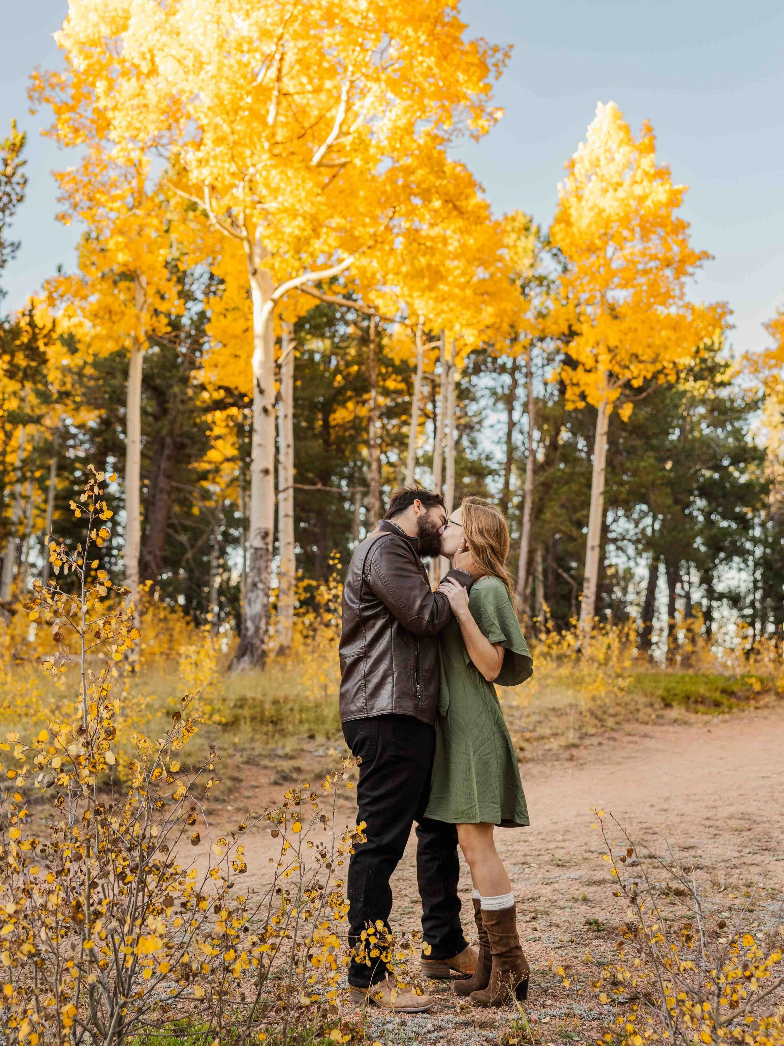05_colorado-fall-engagement-session.jpg