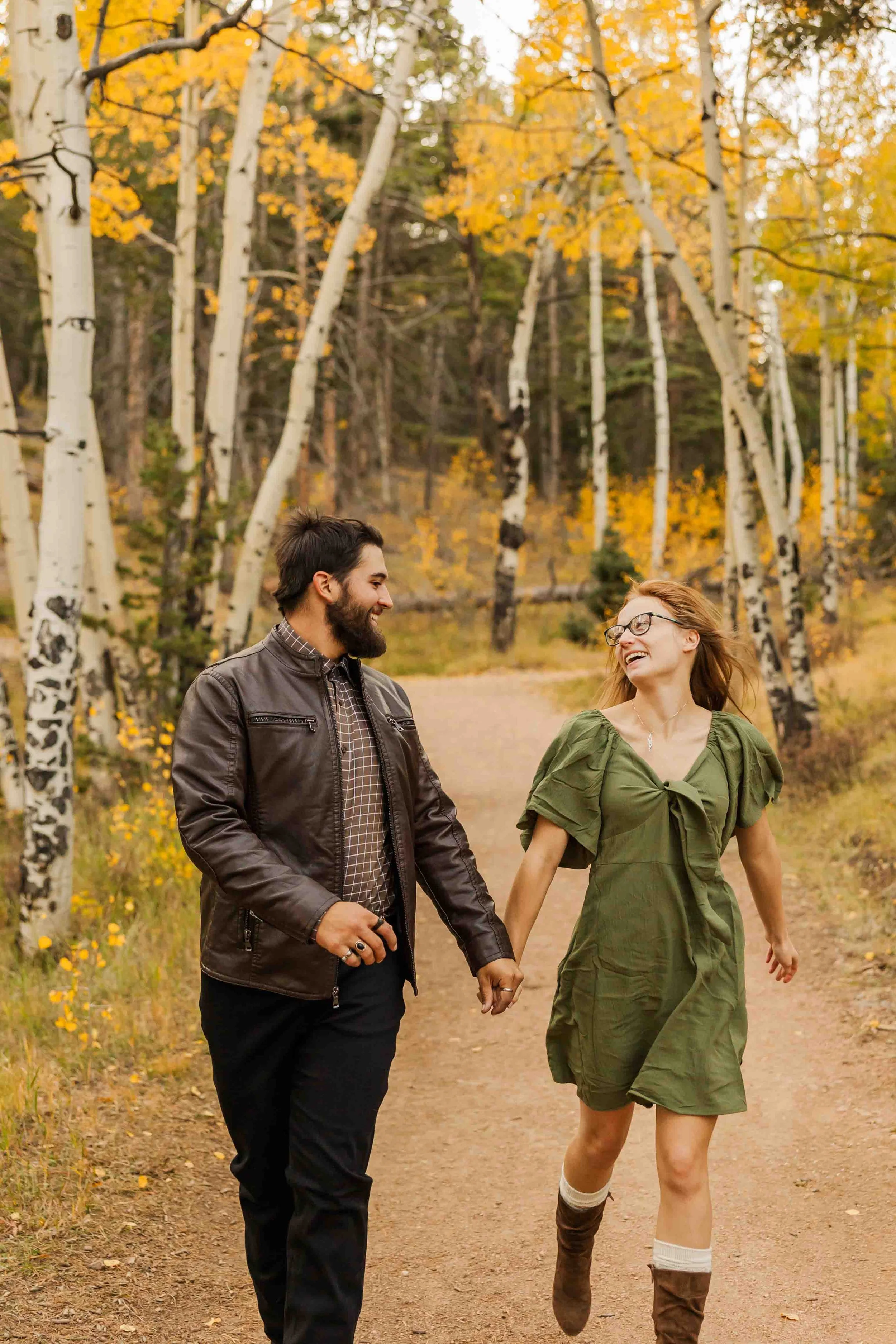 18_fall-engagement-photos-in-mueller-state-park.jpg