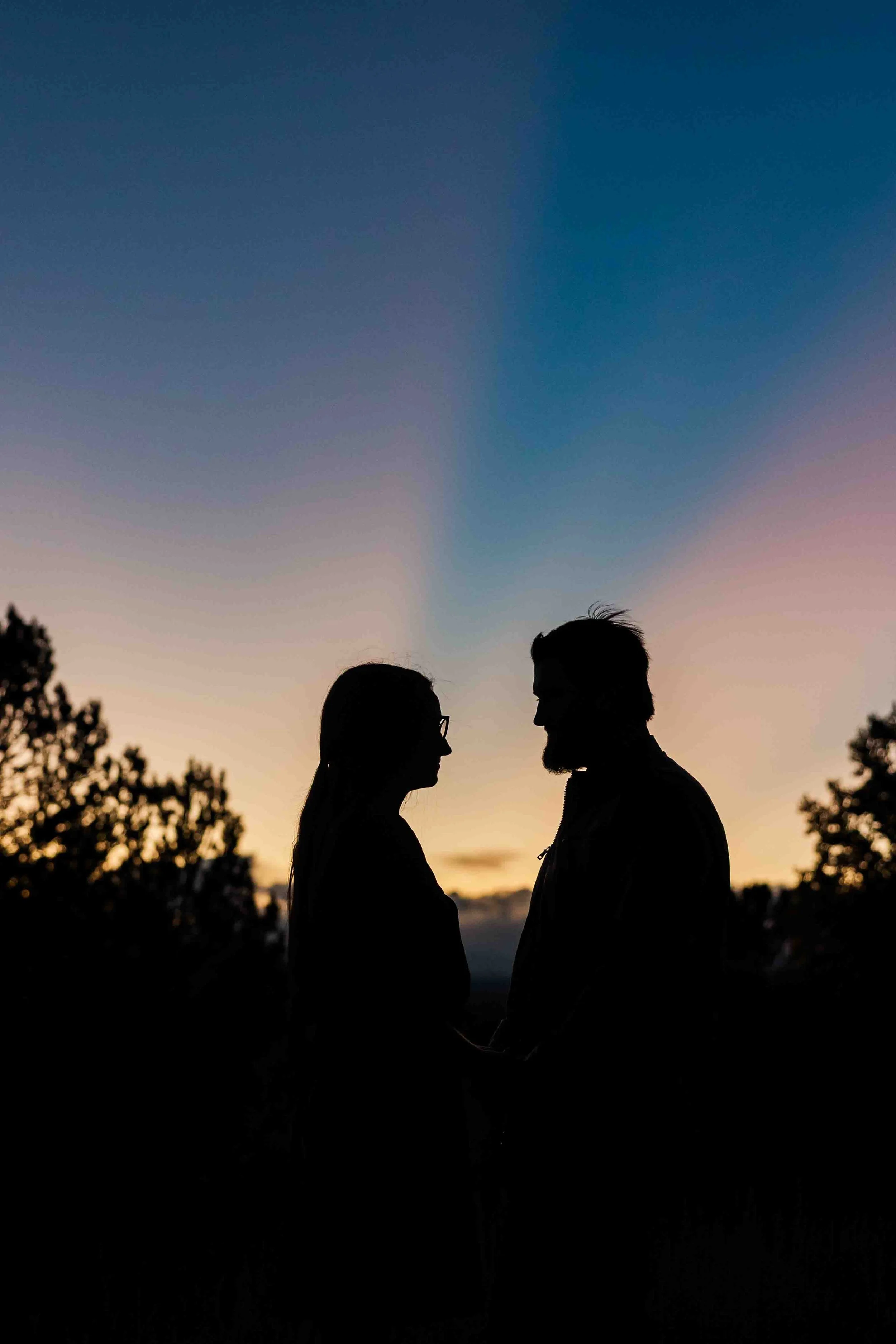 34_streaking-skies-as-colorado-sun-sets-during-fall-engagement-session.jpg