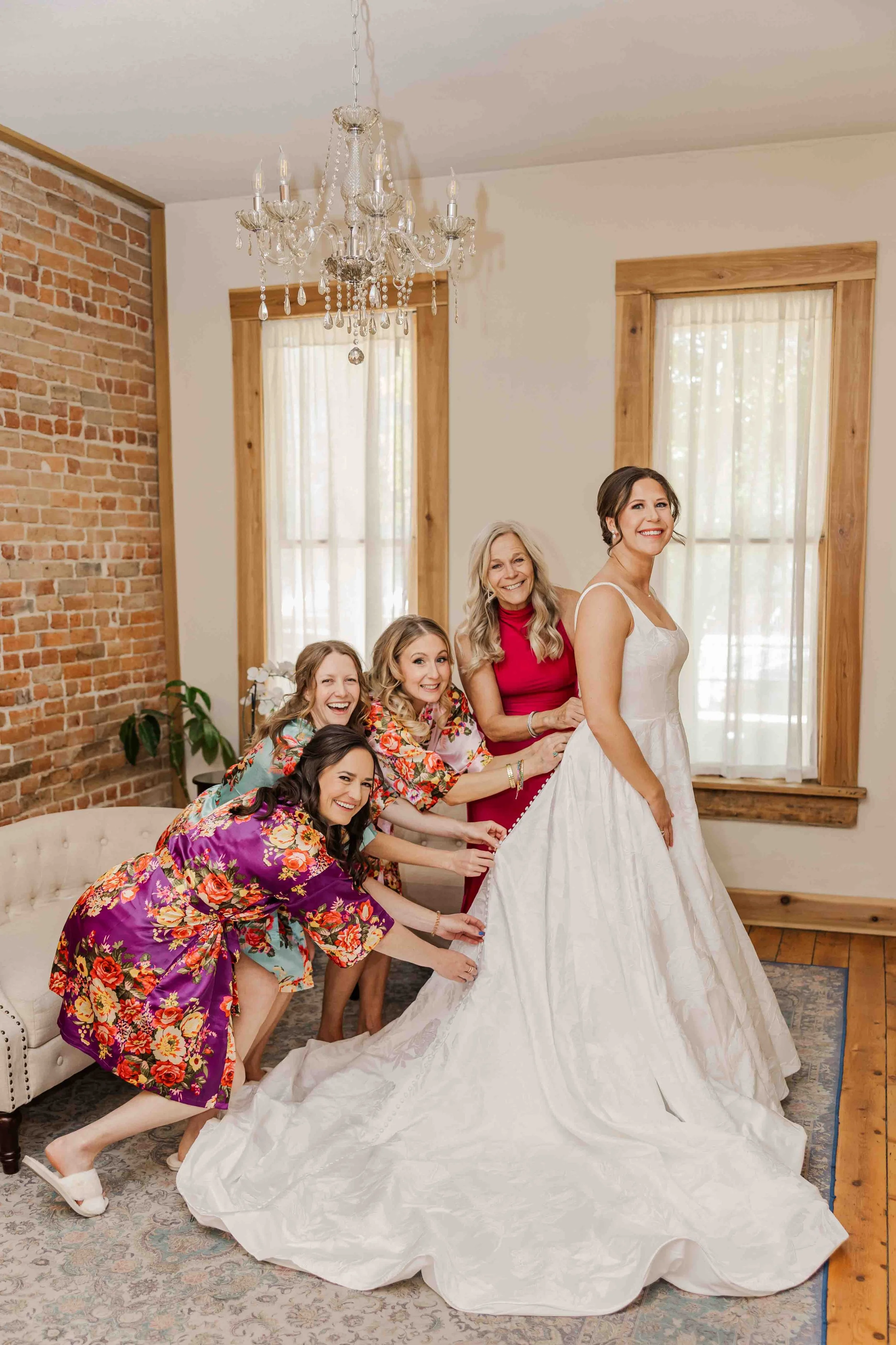 15_bridesmaids-help bride-get-ready-upper-larimer-getting-ready-space.jpg