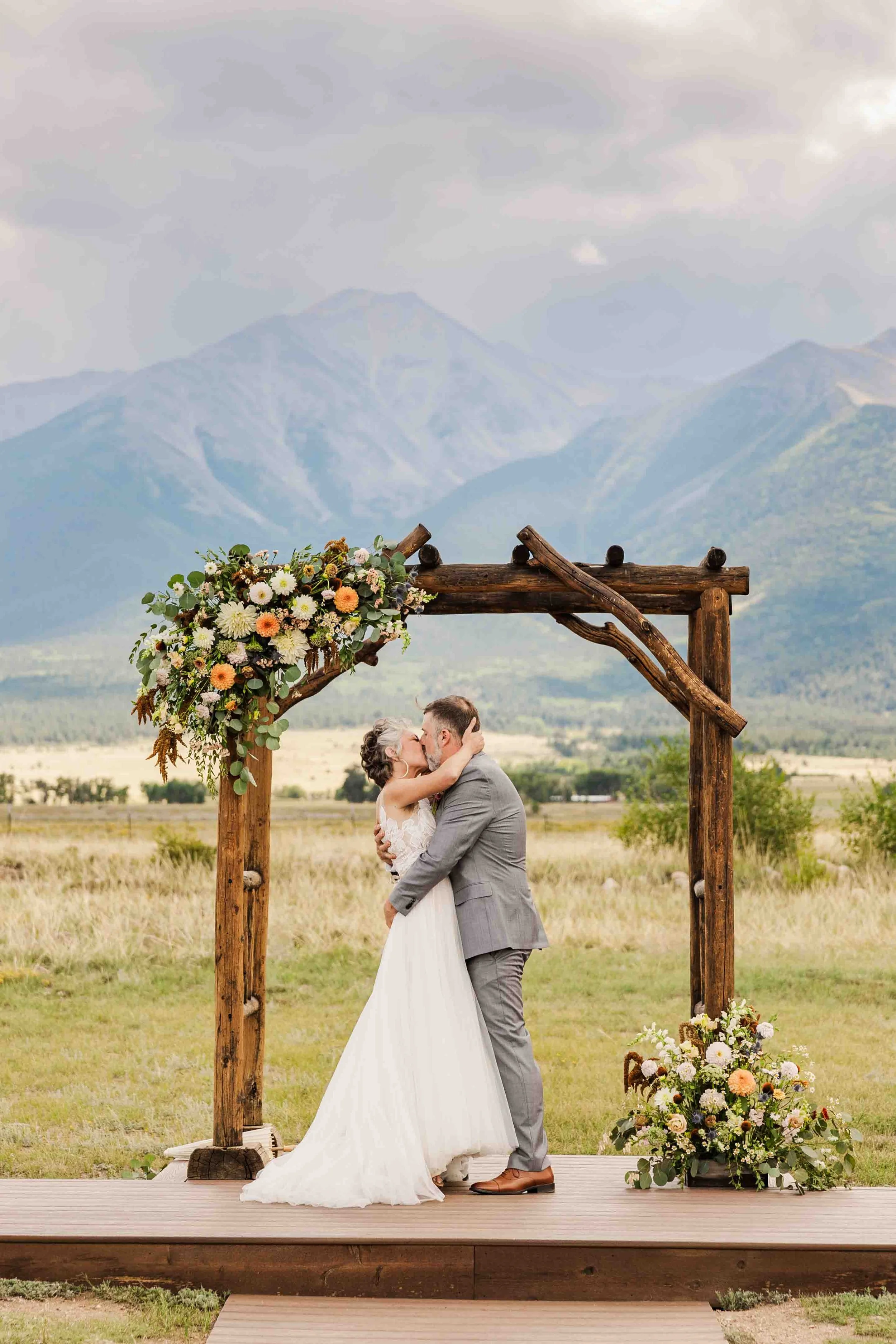 16_wedding-portraits-at-barn-at-sunset-ranch.jpg