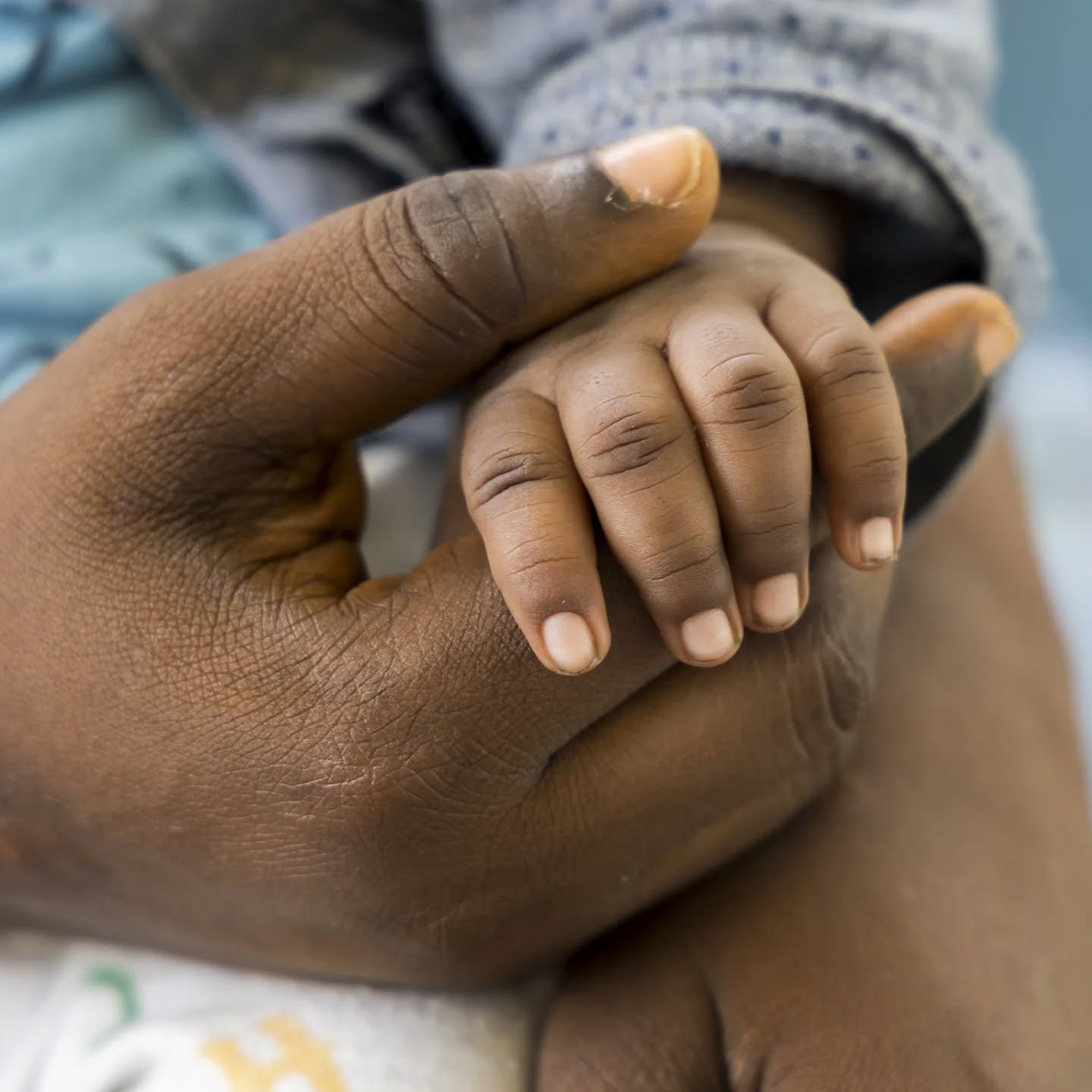 The hand of a child
Pious is one month old
He was born in Tikonko
Thanks to @rhcimnsl
Both he and his mother are doing well.
They came back to Mbao-mi Mothers' Home today to our nurse Marie Songa.