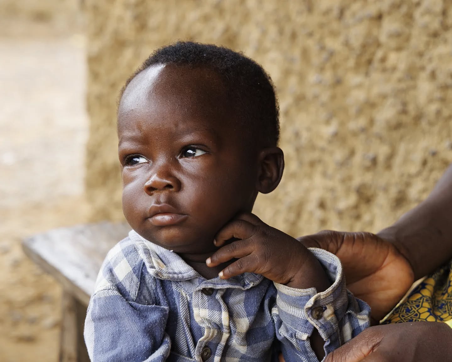 Visited 4 villages today to see the work @rhcimnsl is doing in partnership with the One Day's Wages grant we received.
This is one of my favourite photos of the day.
#sierraleone #children