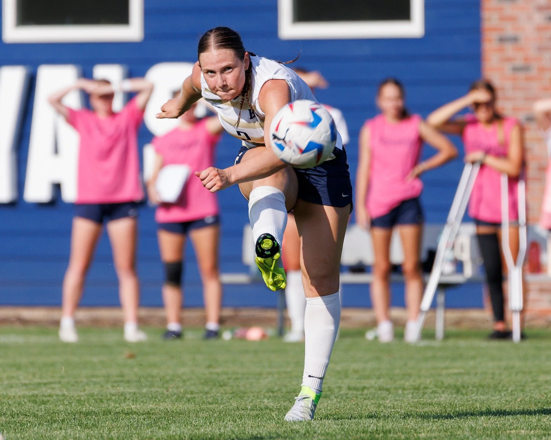 Good to be back shooting @bethelwsoccer this afternoon. A 2-2 tie with Snelling Ave. rivals Northwestern.
bethelumn @bethelroyals
#collegesoccer #soccer #womenssoccer