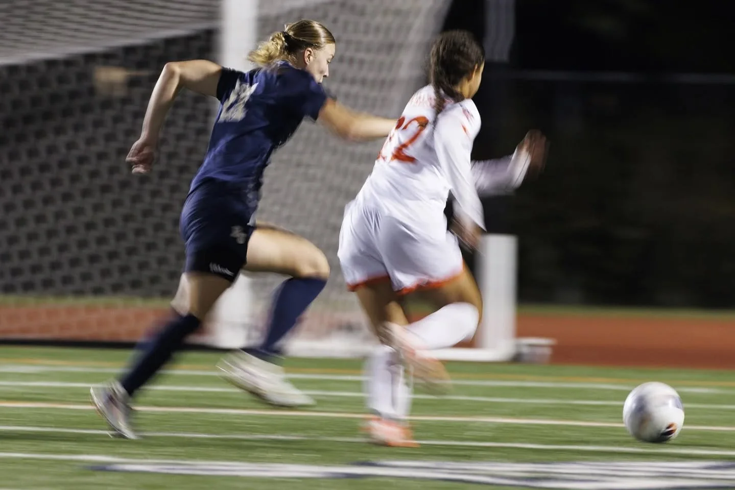 Decided to try something different in the last minutes of the game. Slowed the shutter speed to 1/40 to try and capture the flow of the game. I'm reasonably happy with some of the results.
#soccer #womenssoccer