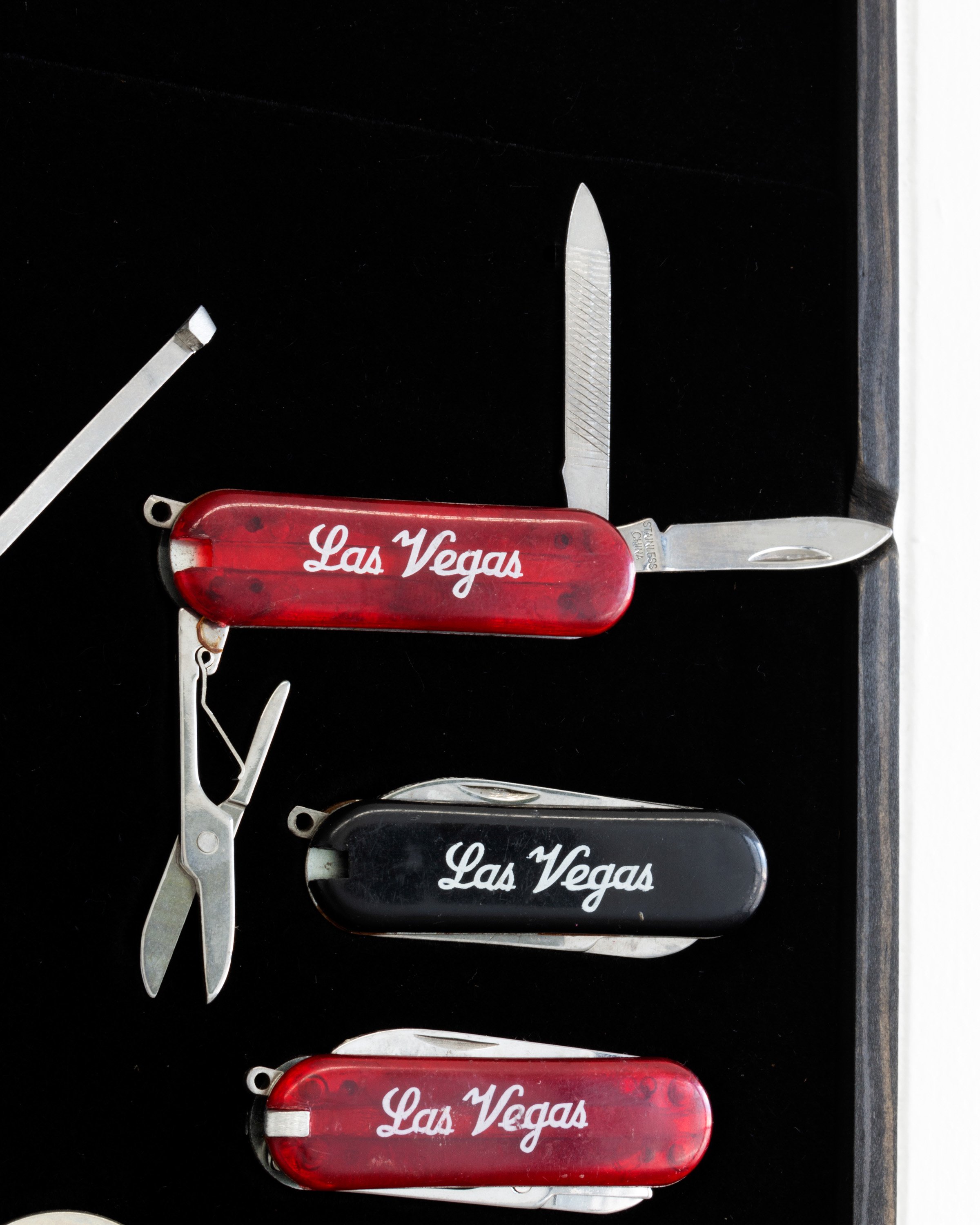  Jesse Robinson  6 Black &amp; RED Las Vegas Promo Multi Pocket Survival Knife KeyRing TSA and 10 ASSORTED KNIVES FISHING AIRPORT CONFISCATION LOT 629H , 2018 (detail) Confiscated knives, wood, epoxy putty, microfiber, and magnets 48 x 24 x 1.5 in 