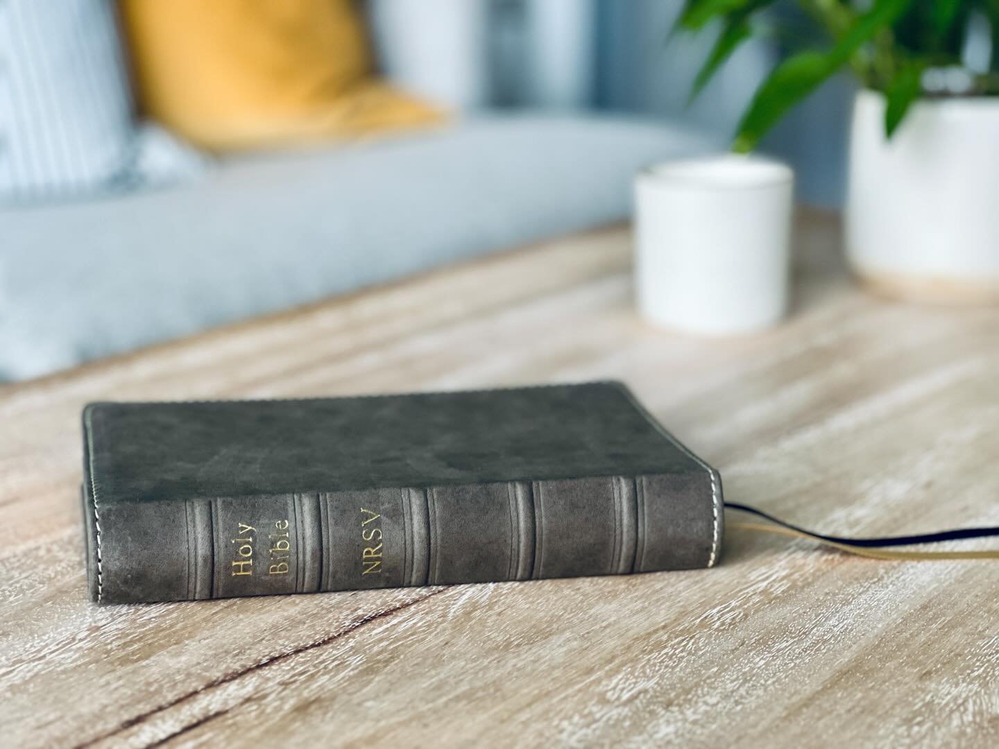 Introducing Floresh Bibles&hellip; I have never seen a Bible quite like this before. New video up now over on YouTube (link in bio).

@floresh_bibles 
#bible #rebind