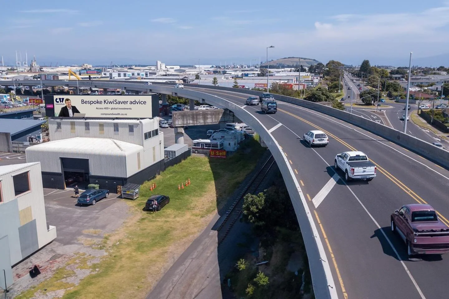 We&rsquo;re live on the billboards 🤩
Independent KiwiSaver advice, now overlooking your daily commute!
If you&rsquo;ve been meaning to review your KiwiSaver, this is your sign 🪧🚀

@lumodigitaloutdoor @compoundwealth.nz #compound