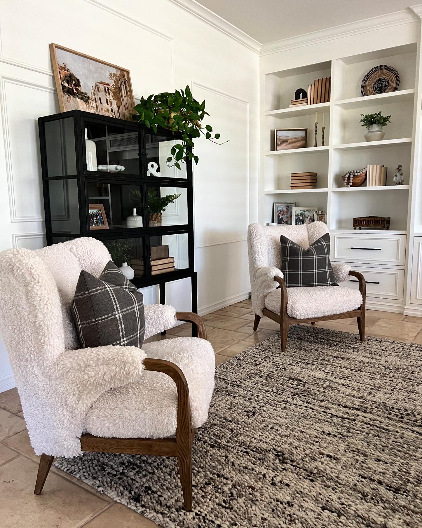 Some of our small design packages can make significant changes! No remodel here. 
Our Concierge Styling Service can help you get ready for fall season. 

#shelfstyling #homesweethome #coolchair #design #interiors