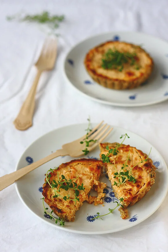 Tartići sa dimljenim lososom/Mala seoska