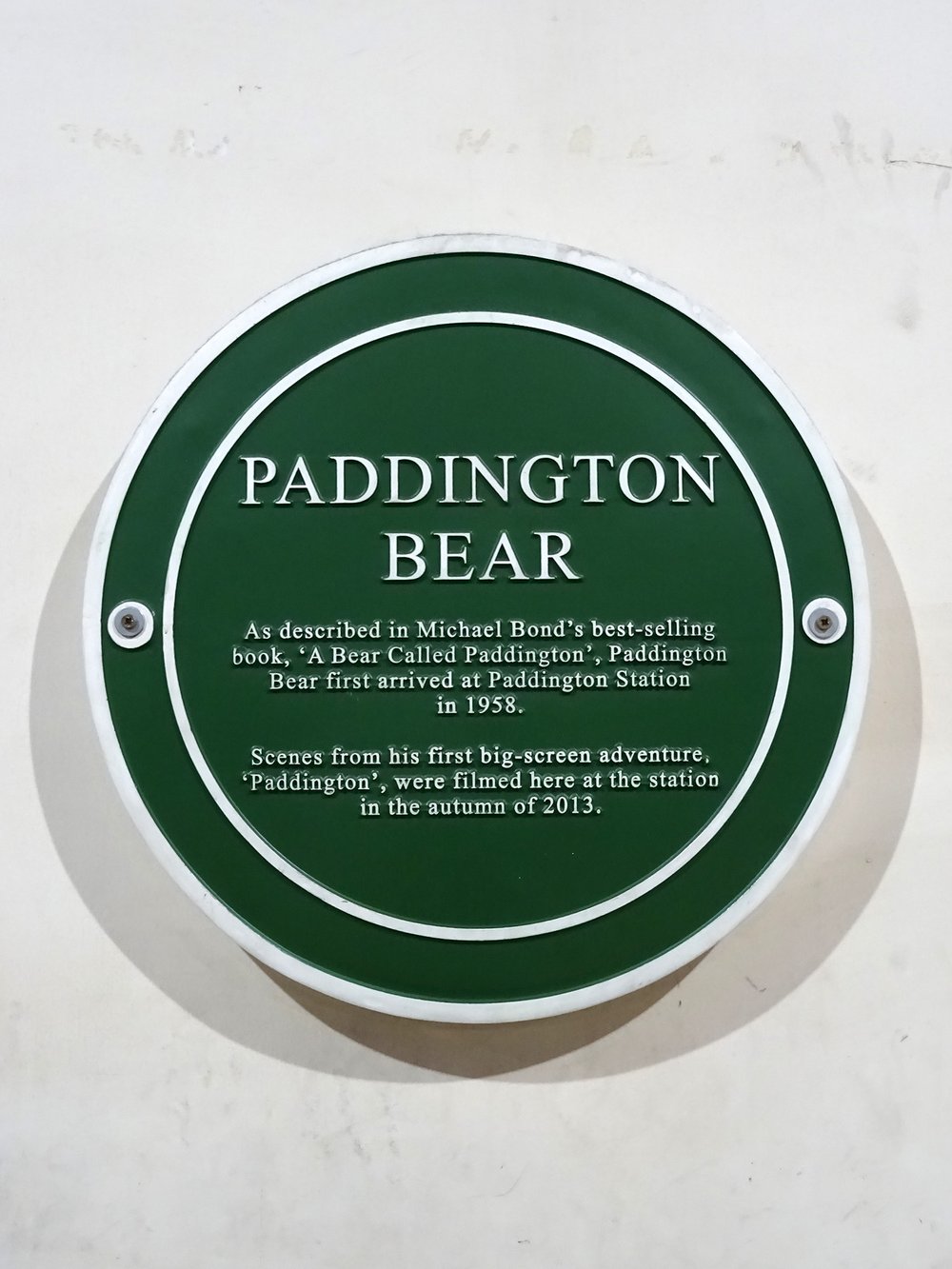 Green plaque erected on Platform 1 at Paddington Station