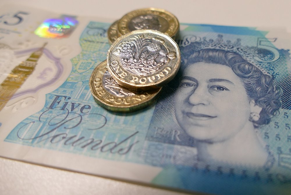 UK £5 note feat. Elizabeth II