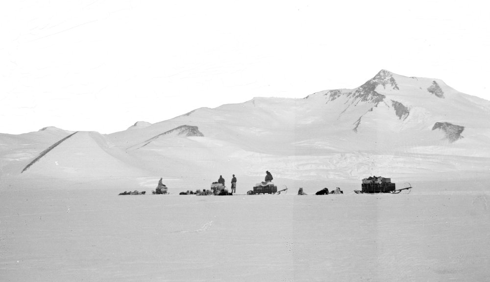 Amundsen and team on way to South Pole