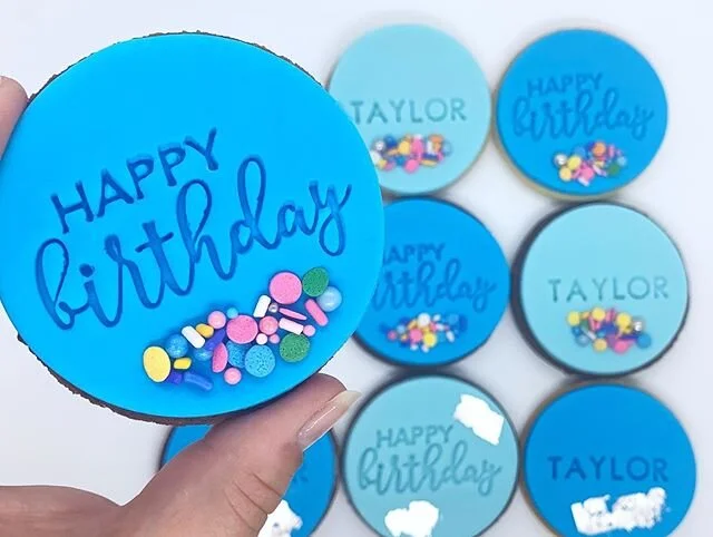 Make your friends and family feel special this birthday with personalised cookies! YUM 😍 
#newcastlecookieco #cookies #happiness #party #fondant #sugar #baking #ordernow #flour #newcastle #smallbusiness #sugarcookies #localsuppotlocal #birthdays #sp