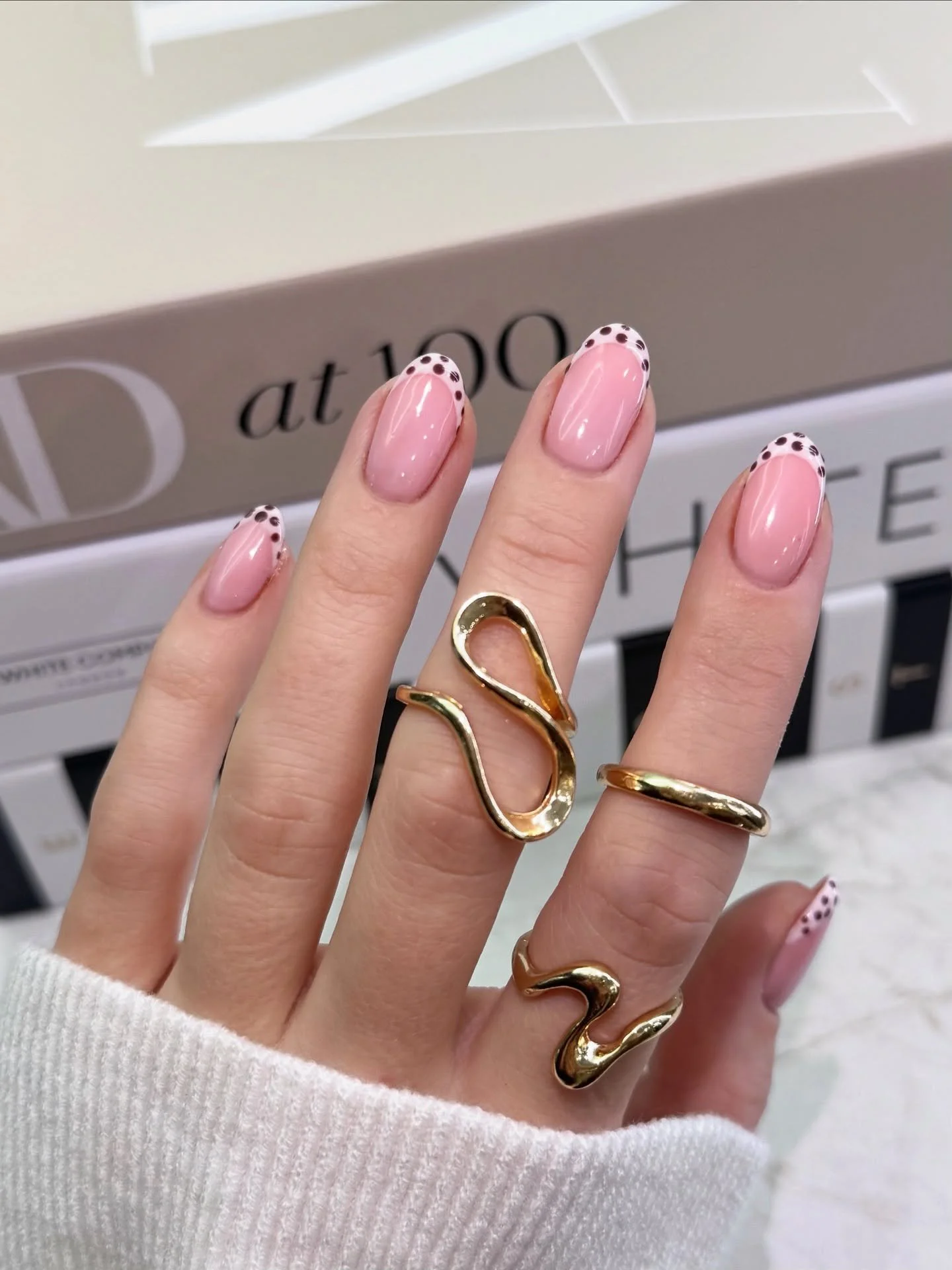 Classic French with chocolate polka dots 🤎

#NailInspo #FrenchNails #PolkaDotNails #LichfieldNails #AutumnNails