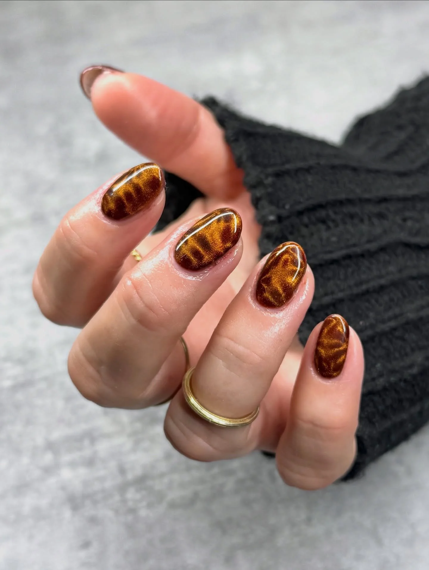 The perfect autumn combination🤎

Using @the_gelbottle_inc Fortune and Chocolate 

#CatEyeNails #CatEyeTortie #AutumnNails #NailArt #novembernails