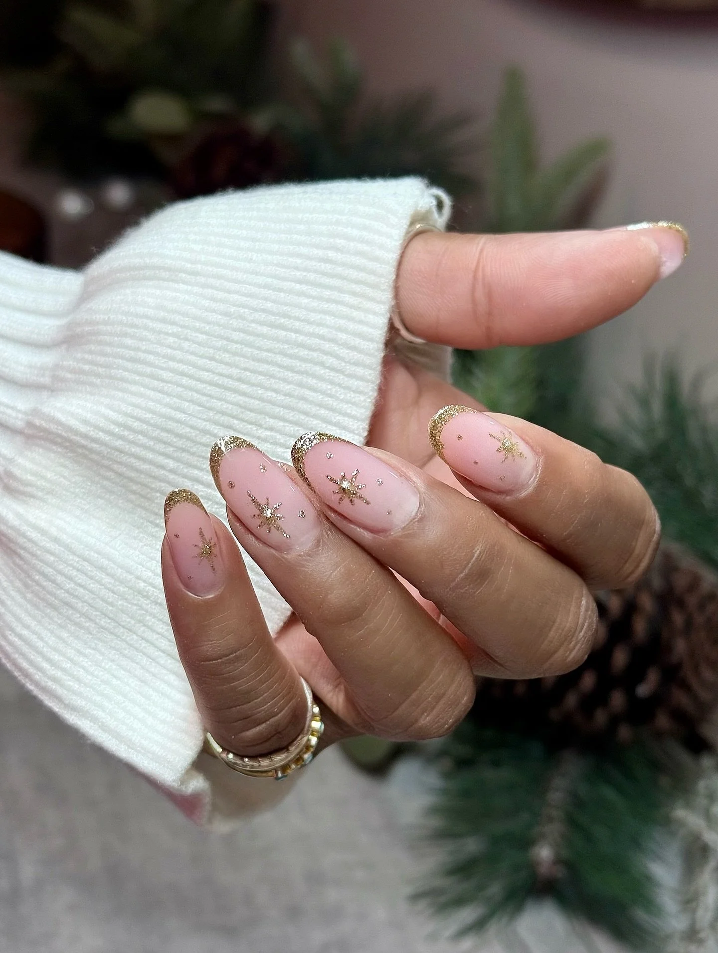 The festive nails are slowly creeping in&hellip;🎄

#christmasnails #festivenails #christmasnailart #christmasnailinspo