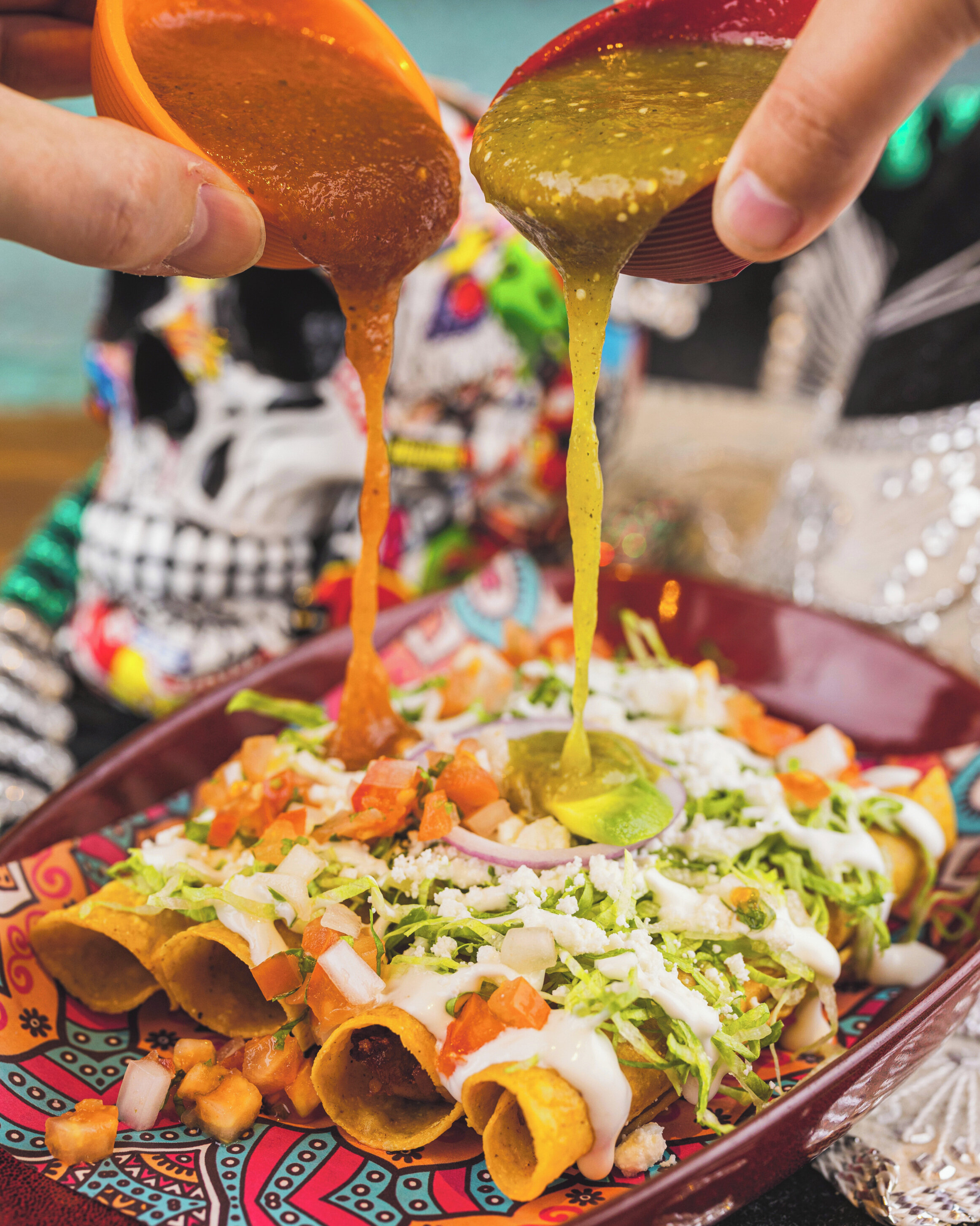 Lets get saucy! 🧡 💚⁣
⁣
Perfectly poured over our Crispy Chicken @elchapostacosdxb⁣
⁣
Book now⁣
📩eat@elchapostacos.com⁣
⁣
#saucy #elchapostacos
