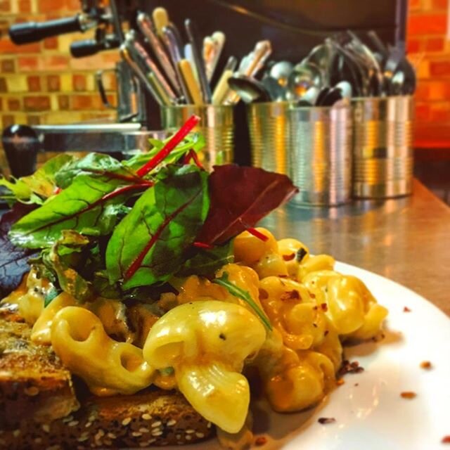 Comfort food alert! Spicy #macncheese on toast today's lunch @therefectory #fromefoodies #occasionalkitchen