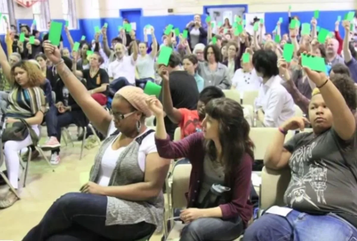 Representation by improvisation: Legislative theater