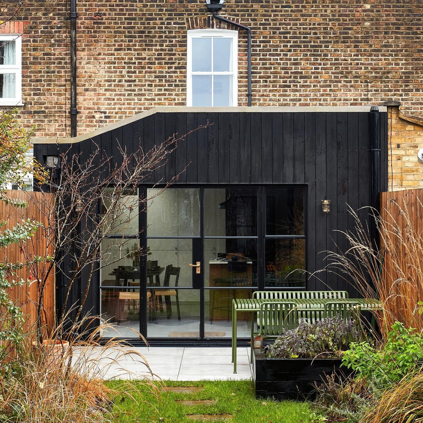 The new addition mimics the angle of the iconic London butterfly roof. The client decided on a striking charred timber.

Photo: @snookphotograph 
Interior Design: @palmer_and_stone 
Build: @addspacelondon 

#architecture #design #home #homedesign #ho
