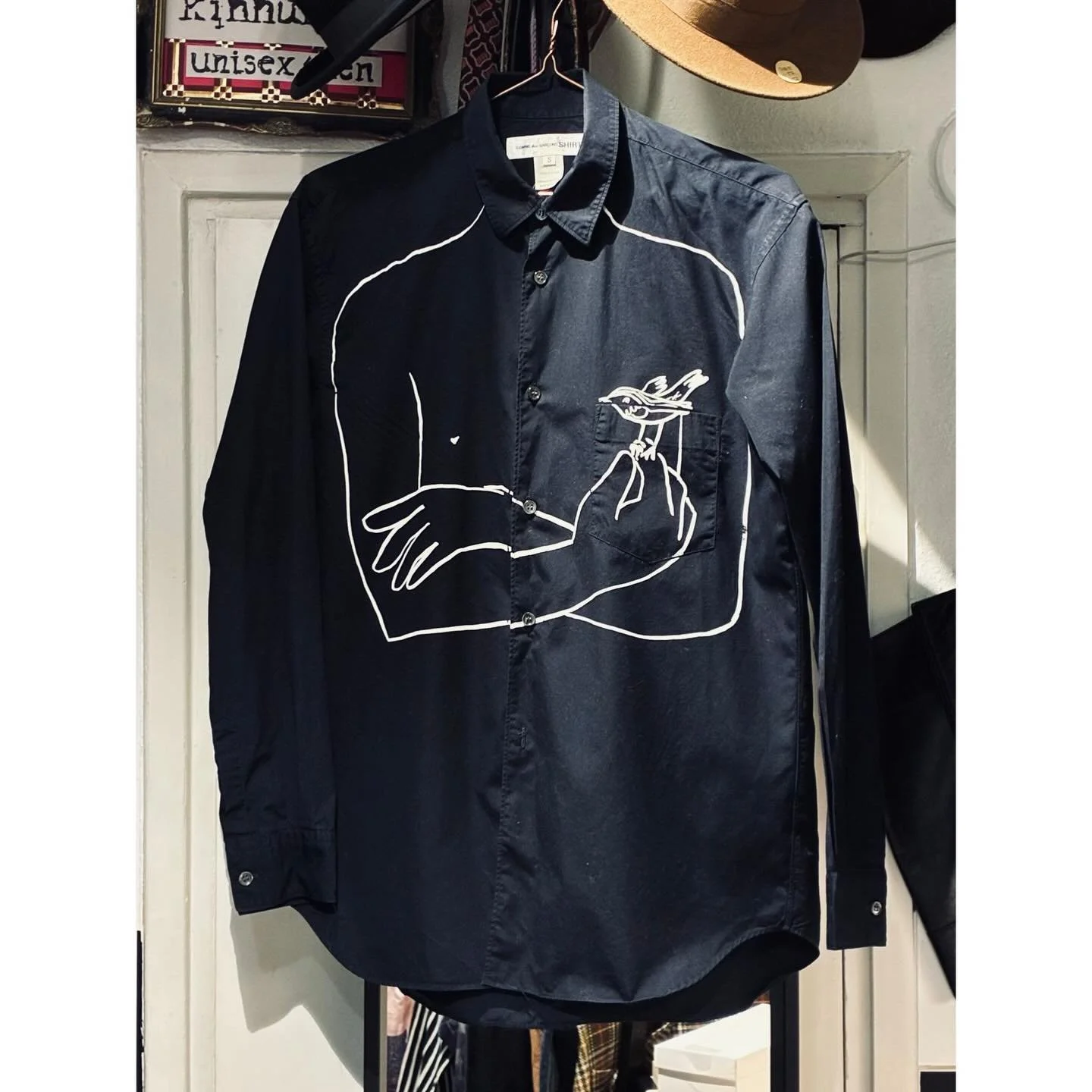 Comme des Garcons 🖤😎
.
Puuvillaa, S, 115&euro;
.
#commedesgar&ccedil;ons #cottonshirt