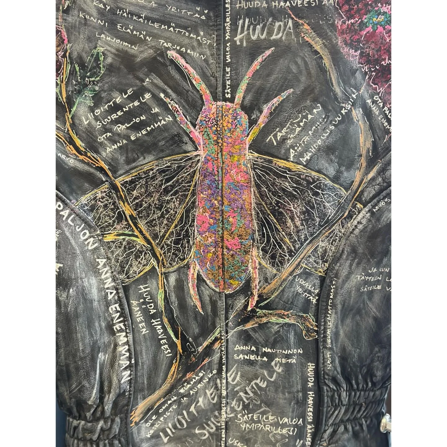 Me @kinnunem &amp; @hoochiemamajane  ollaan ik&auml;v&auml; kyll&auml; viel&auml; t&auml;n&auml;&auml;n (La 28.2.) KIINNI 😔 Ensi viikkoon siis 😘
.
Ja ihanaa talvikauden vikaa p&auml;iv&auml;&auml; 🥳
.
.
P.S. Menk&auml;&auml; Meilahden Taidehalliin