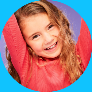mannequin-enfant-fille-7-ans-sourire.png